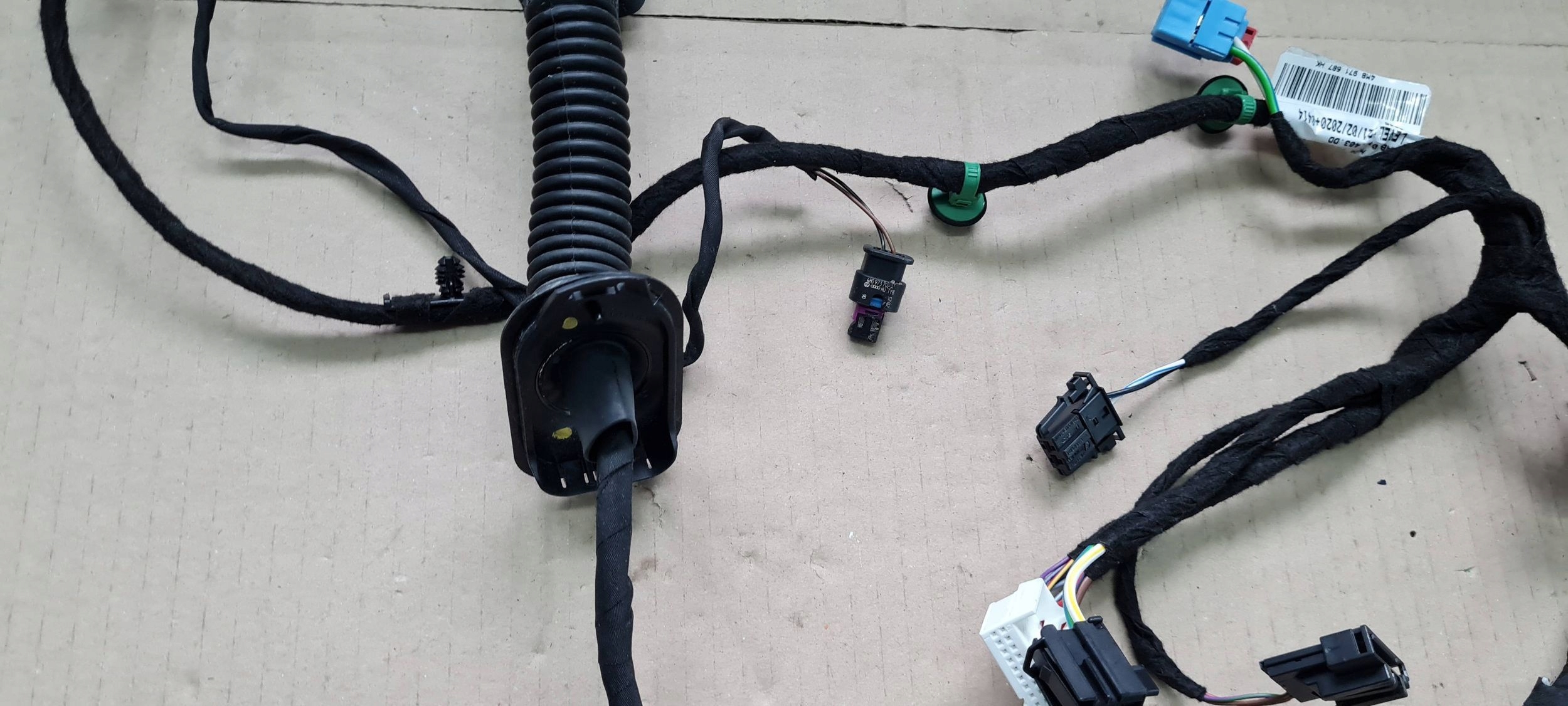 SQ8 4M RAS8 Q8 bundle wiring door left left rear part 4M8971687HK