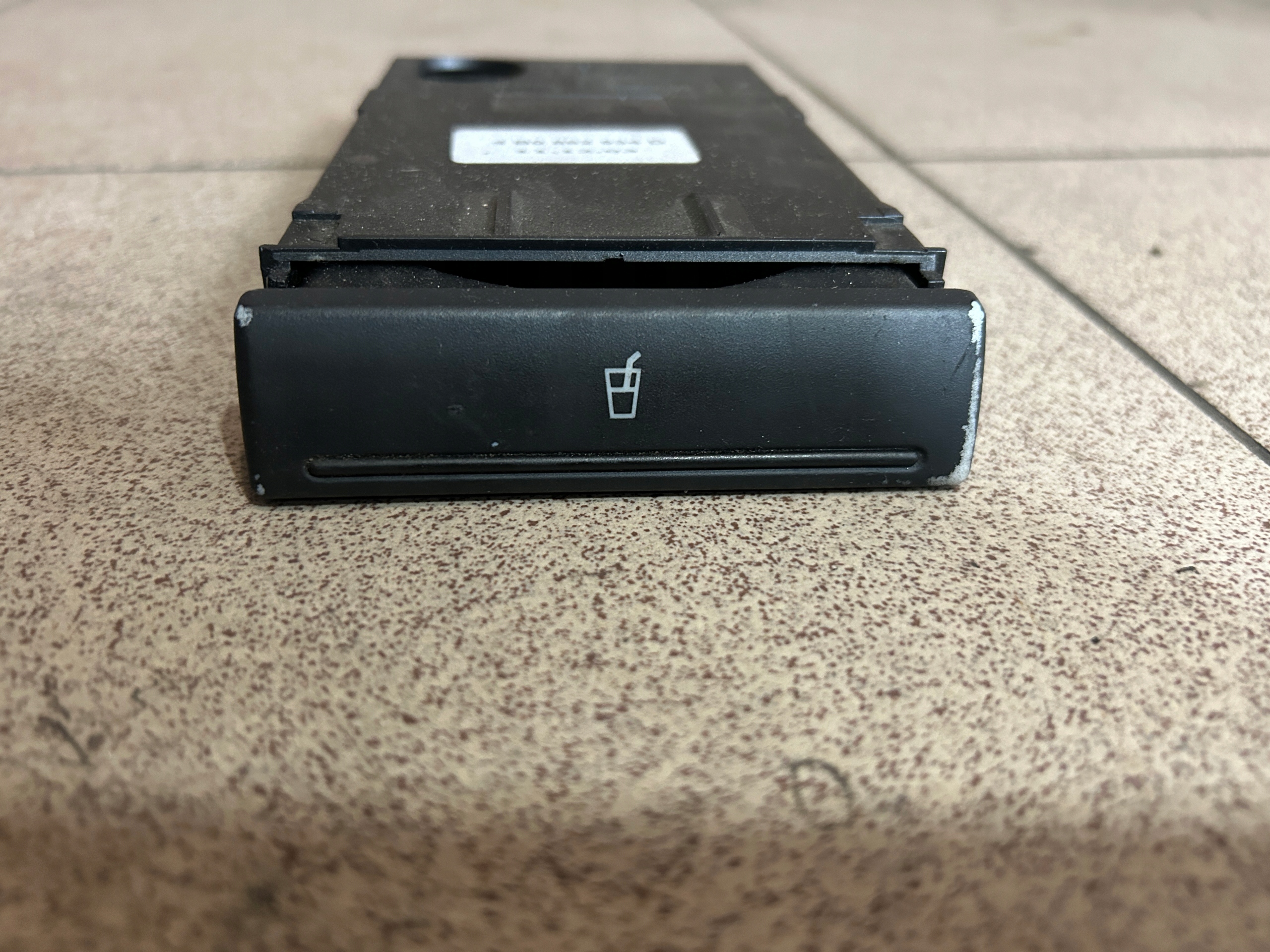 UCHWYT NA KUBEK CUP HOLDER AUDI A6 C5 LIFT