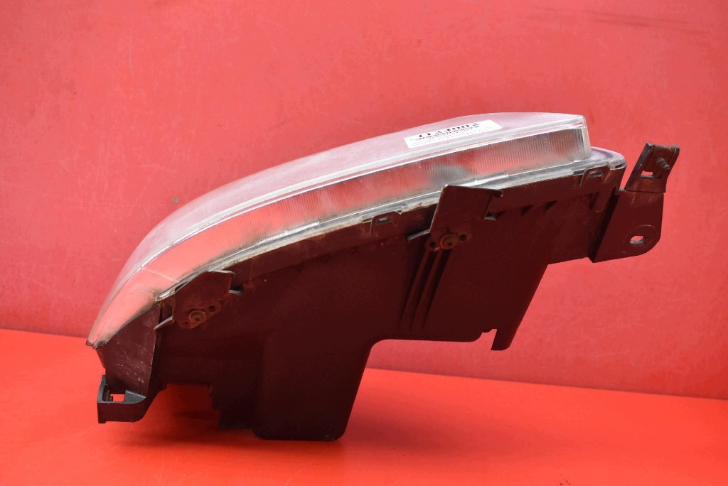 REFLEKTOR right light front EU 0F-03 TOYOTA COROLLA VERSO 2 II 04-09