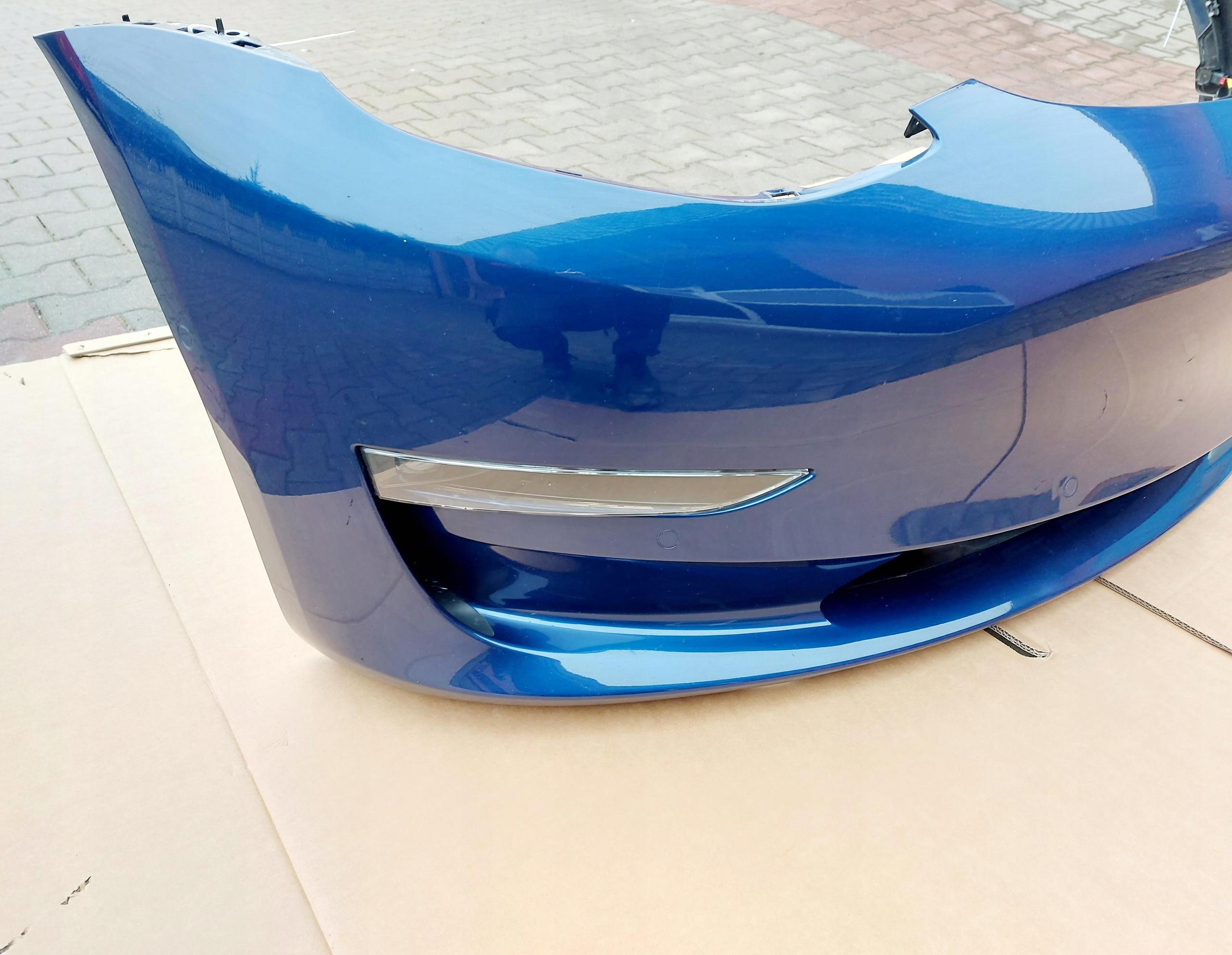 TESLA 3 TESLA III 22r. Zderzak przód kompletny kolor PPSB 1531702-03-C Producent części Tesla