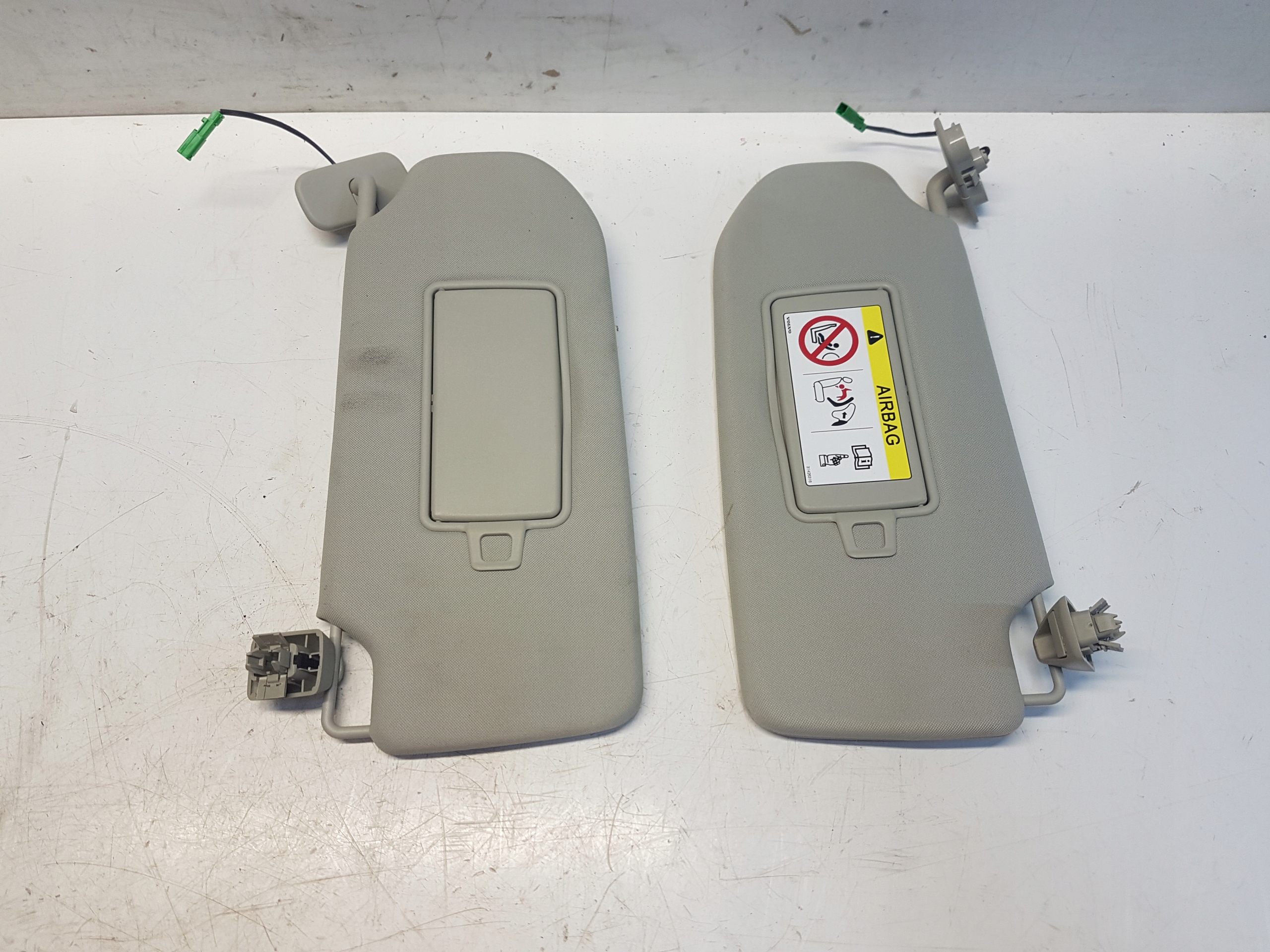 VOLVO V90 S90 Blende Abdeckung PRZECIWSLONECZNA rechts