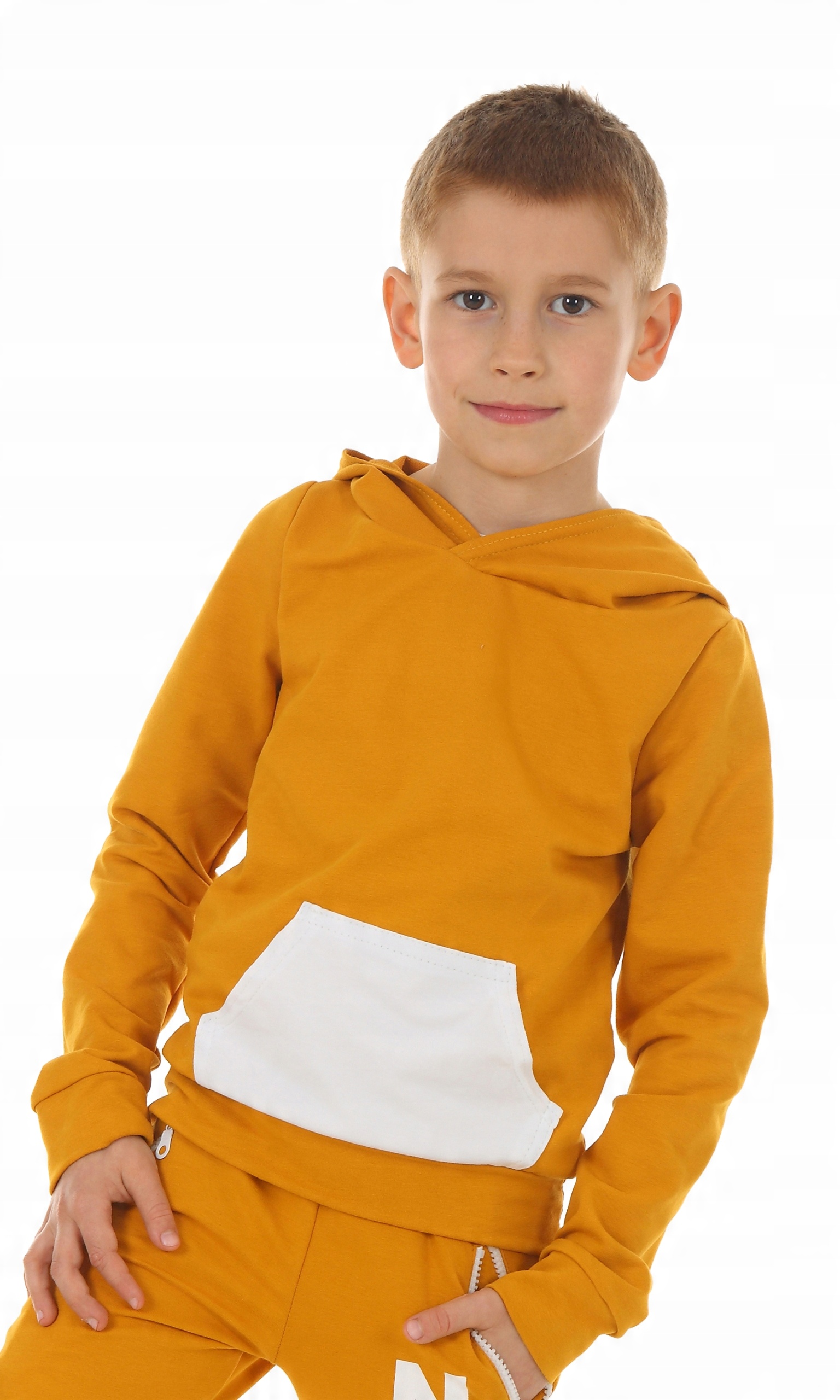 

Kolorowa bluza z kieszonką kangurkową - 152 Mango