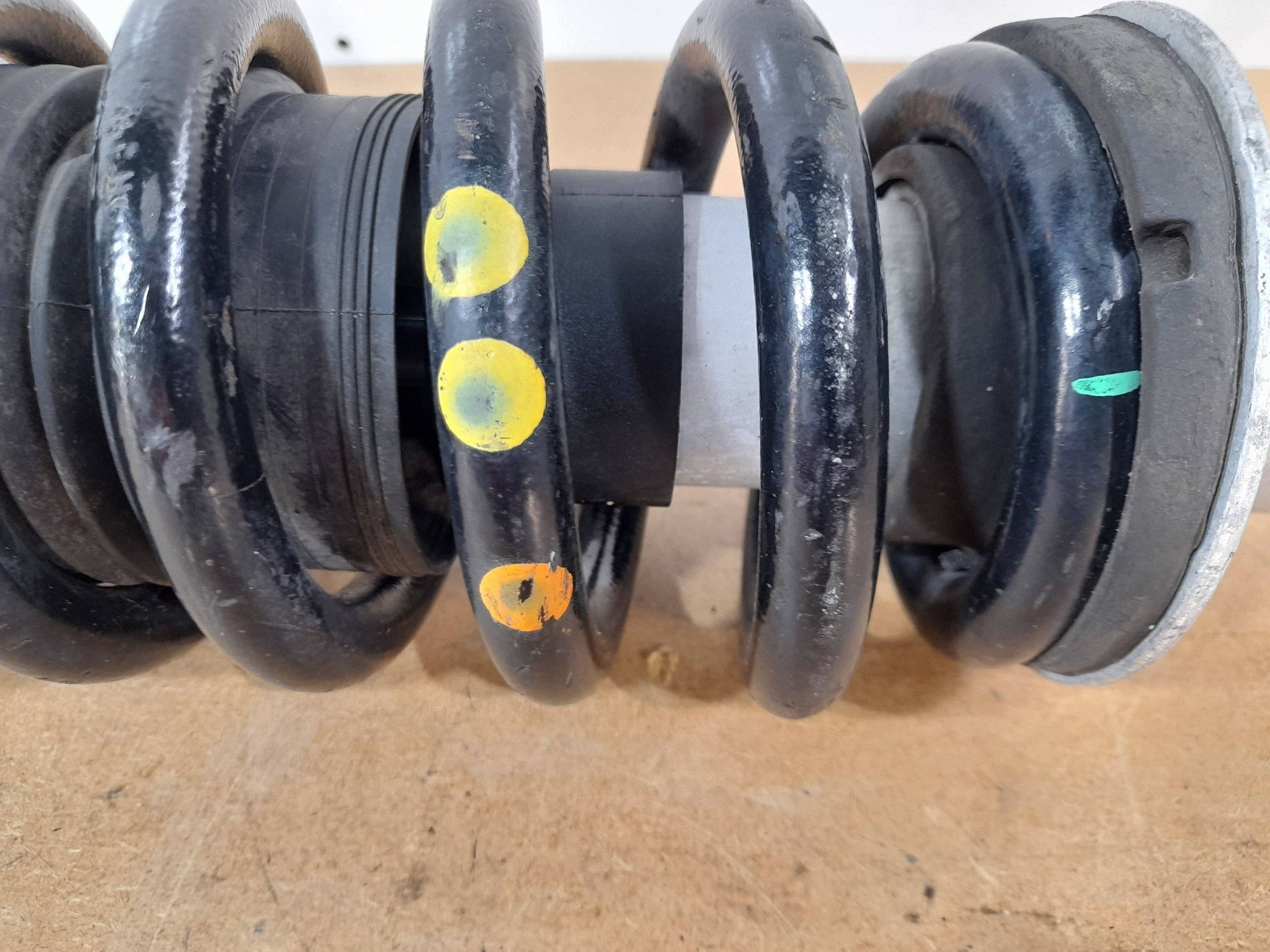 Maserati Ghibli shock absorber front ze spring (F22)
