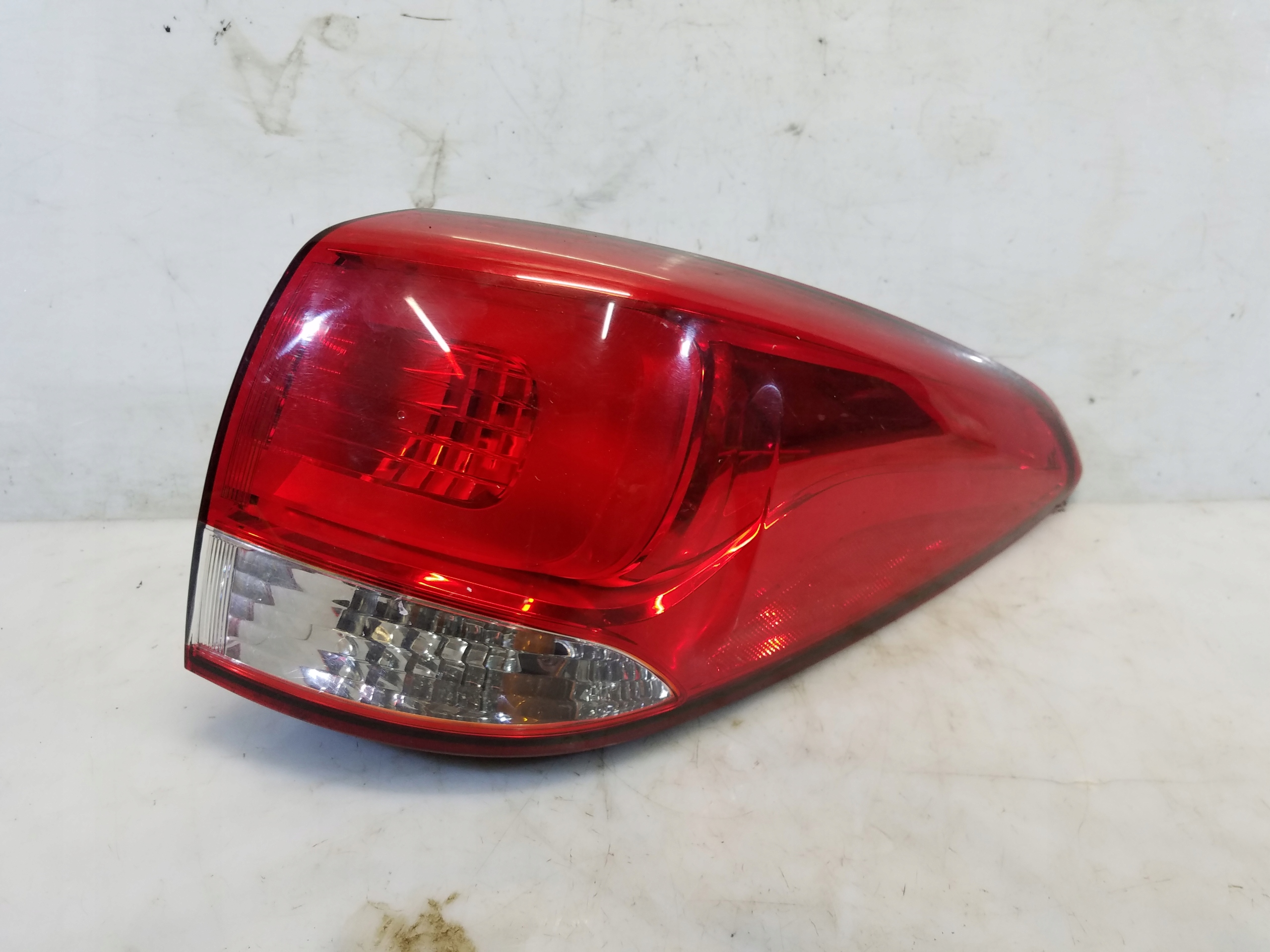 фонарь правый kia CARENS IV