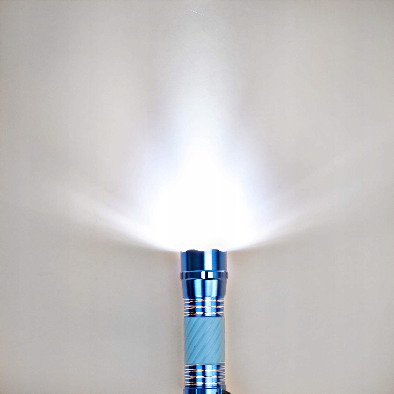 Everbrite Mini Latarka LED 4-TLG Klasyczna Kemping — miniatura 8