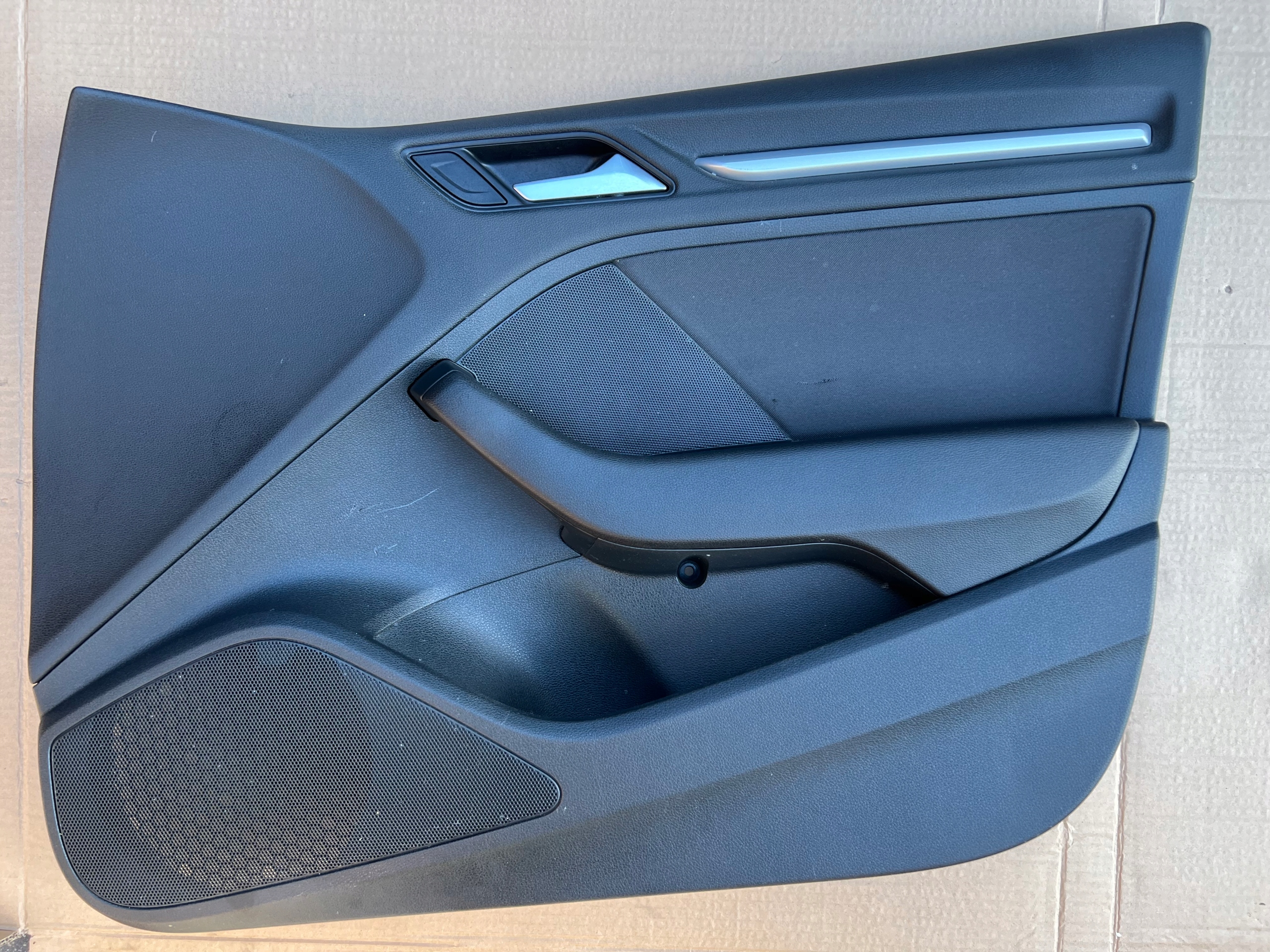 AUDI A3 8V SPORTBACK- BOCZEK DRZWI PRAWY PRZÓD