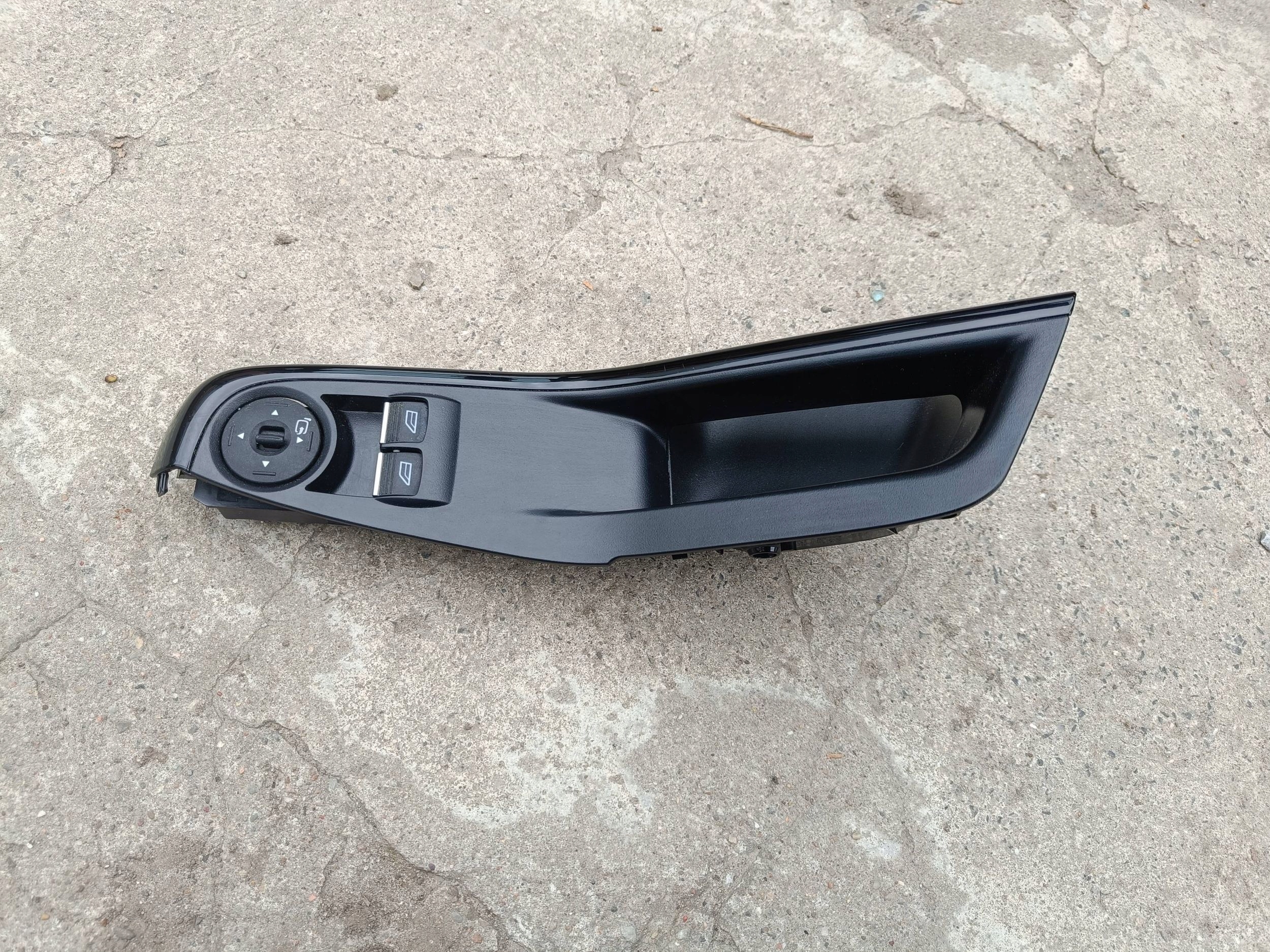 Ford Fiesta MK7 LIFT PANEL of the window bracket door left front