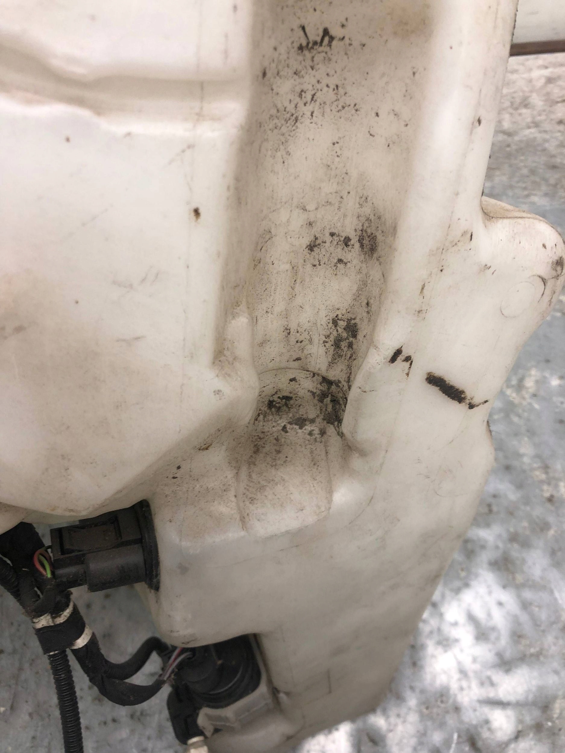 washer fluid tank AUDI A4 B8 KOMBI 8T0955453B