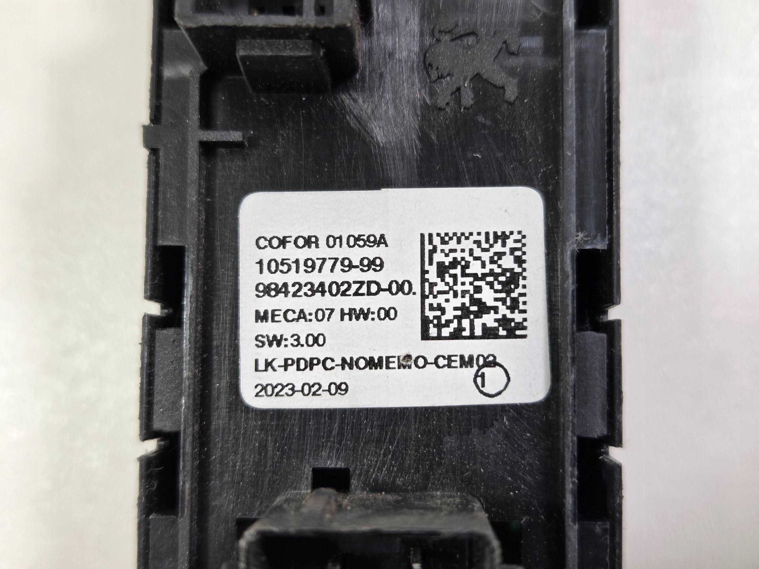 Citroen Peugeot window control switch 98423402ZD (PS289)
