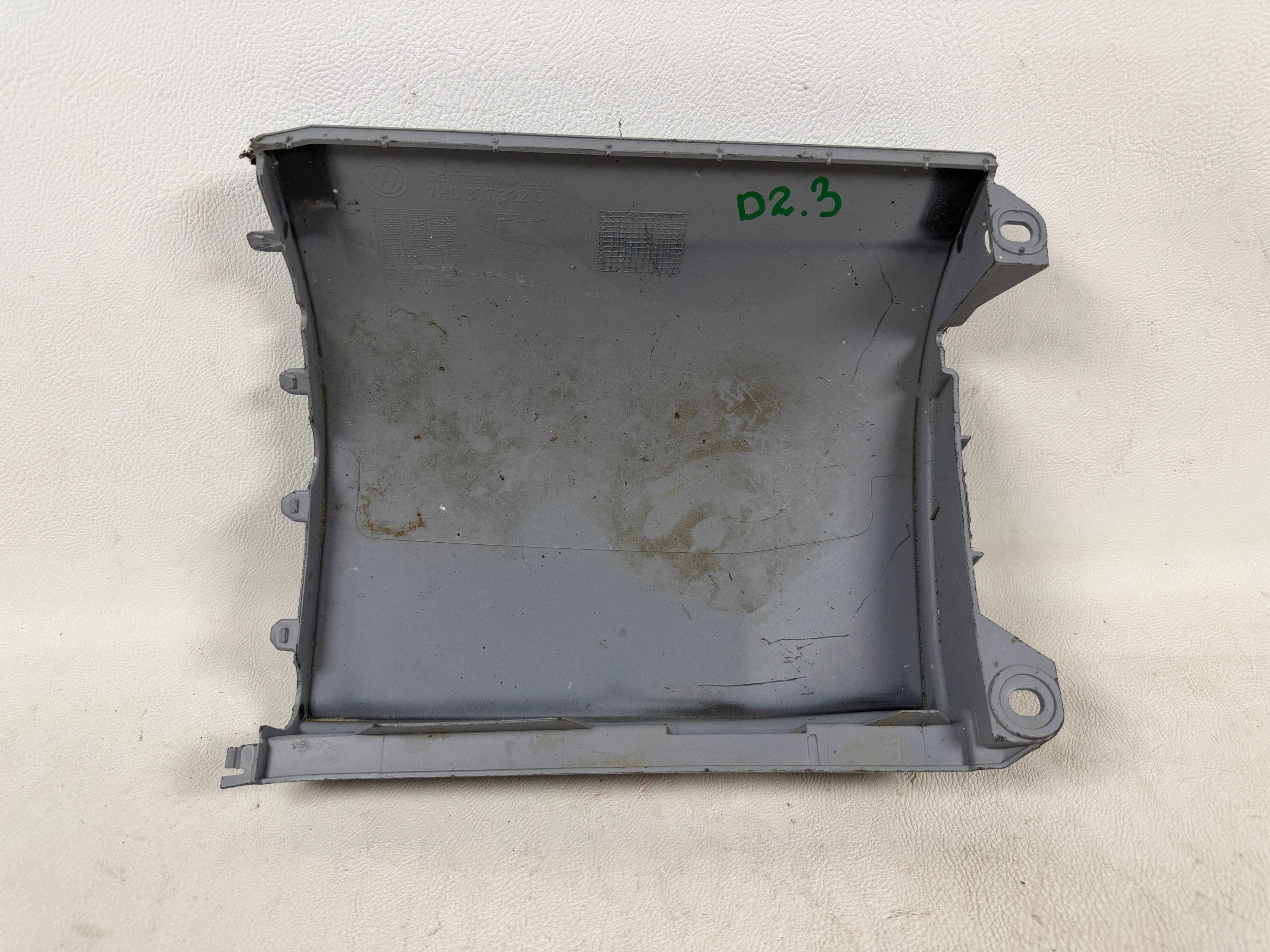 VW T5 Ecke der Stoßstange rechts heck 7H0807322C