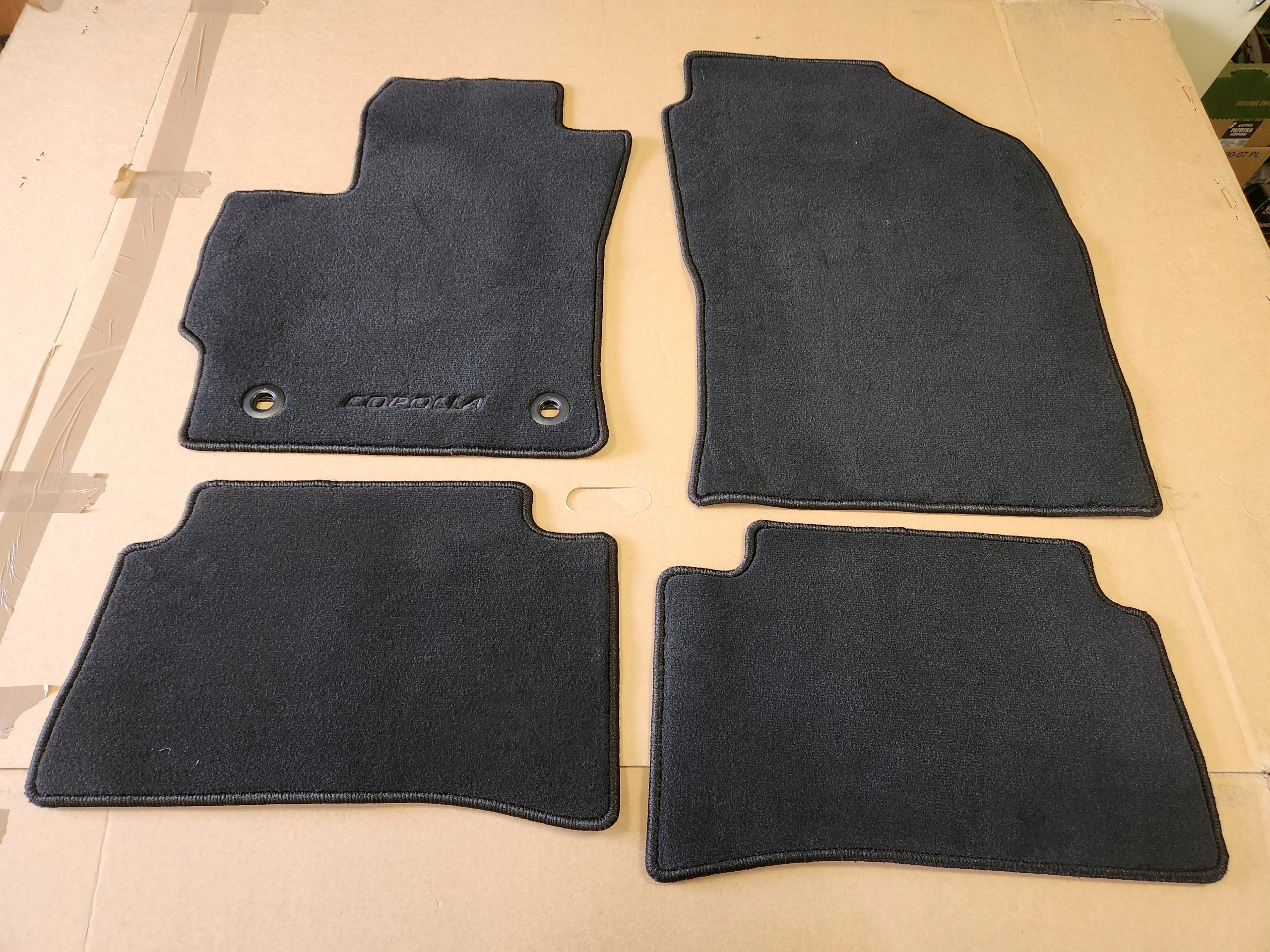 Dywaniki Welurowe Toyota Corolla E21 Hb Nowe 58500-YY580 Oryginał*