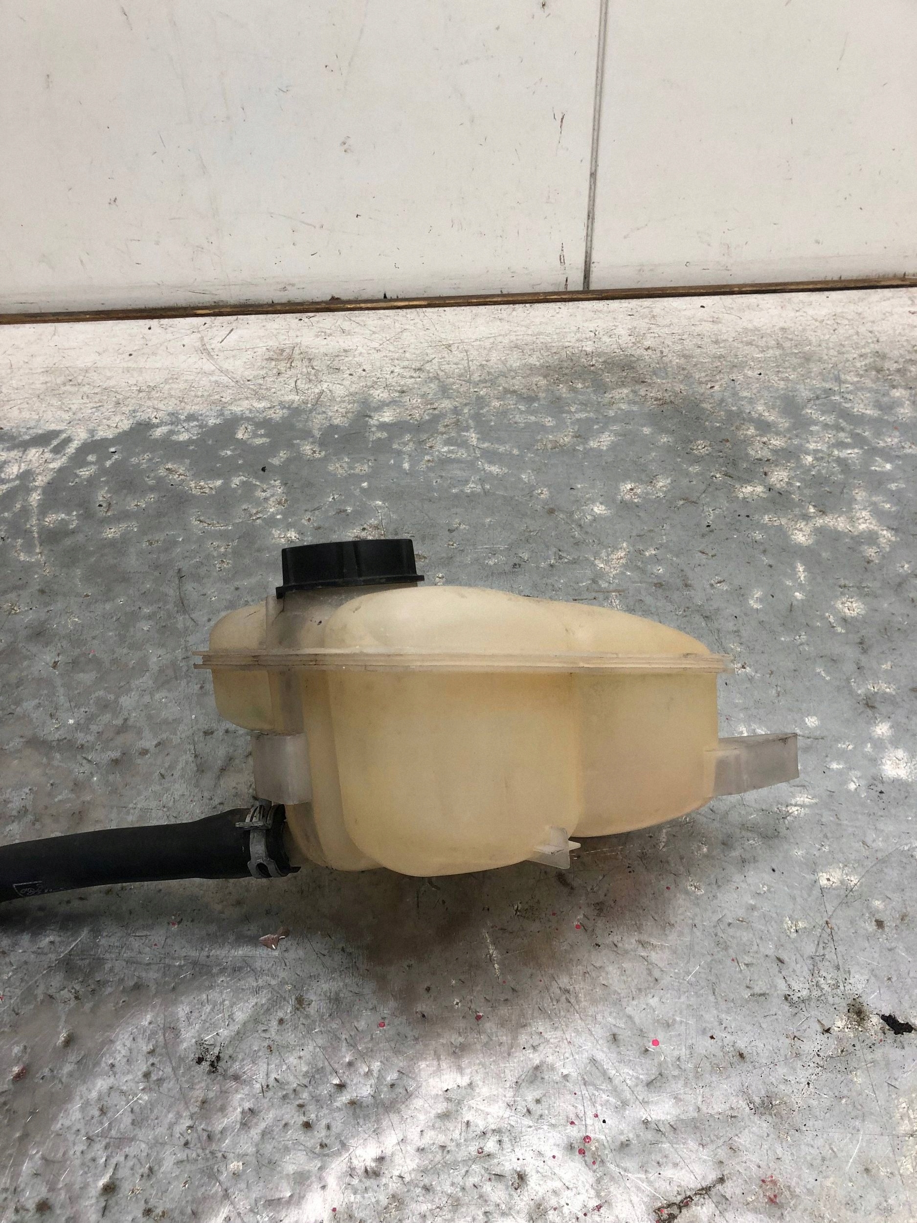 Réservoir eau FORD FOCUS MK2 3M5H-8K218-DG