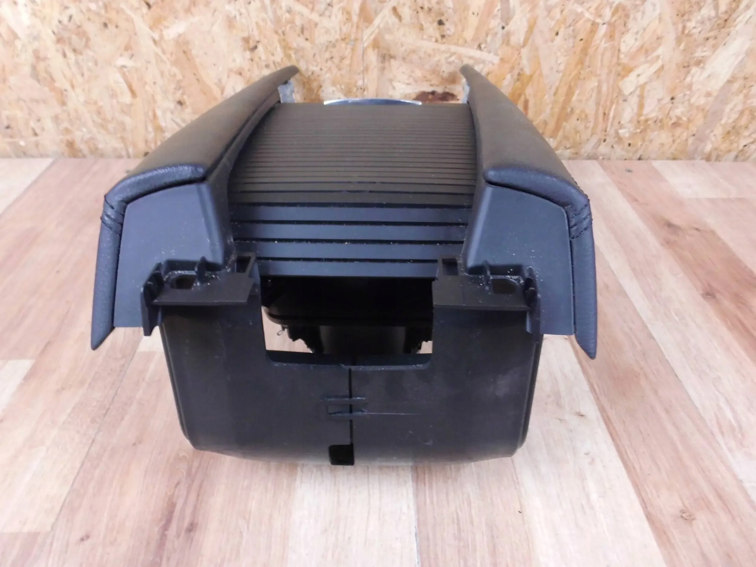 Mazda 3 BM BN 2016+ passenger compartment bracket for kubek tunelu srodkowego blinds