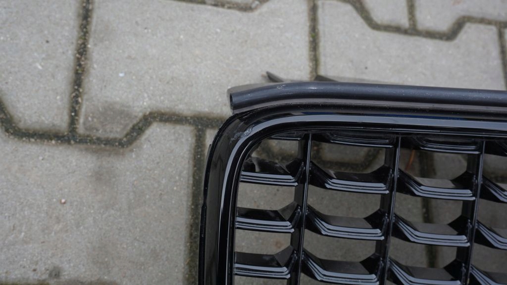 VOLVO XC60 II R-DESIGN LIFT GRILL ATRAPA CHŁODNICY Numer katalogowy części VOLVO XC60 II 2 LIFT R-DESIGN ATRAPA GRILL 32133812