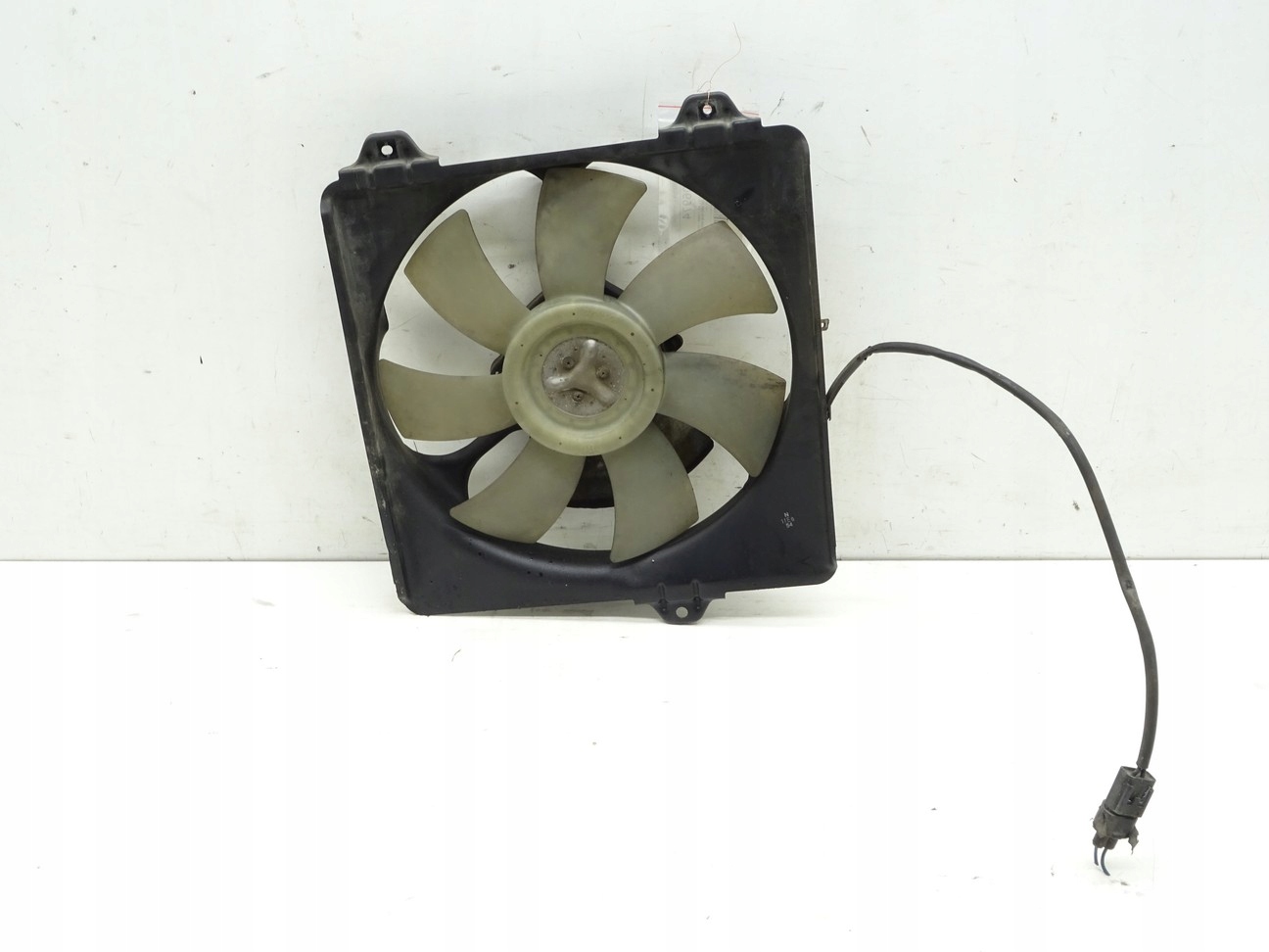 ВЕНТИЛЯТОР КОНДИЦІОНЕРА RAV4 II 2.0 D 16363-28050