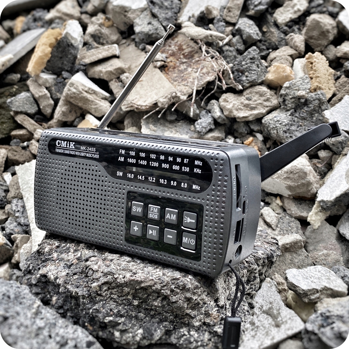 RADIO NA DYNAMO KORBKĘ SOLARNE POWERBANK LATARKA Model RADIO PRZENOŚNE SURVIVAL NA KORBKĘ