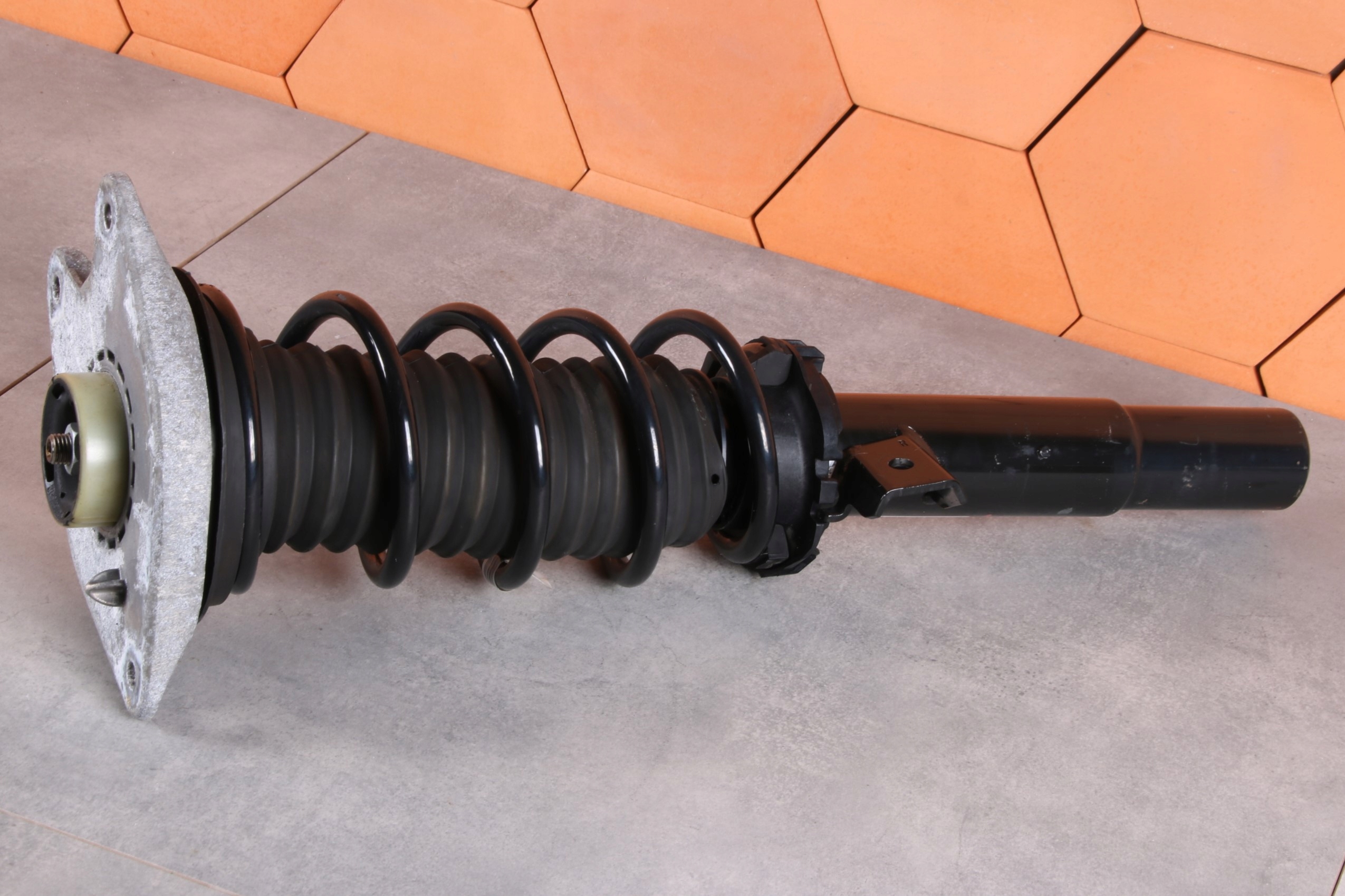 BMW i3 I01 LCI shock absorber right front front 6887106 15236 km !!!