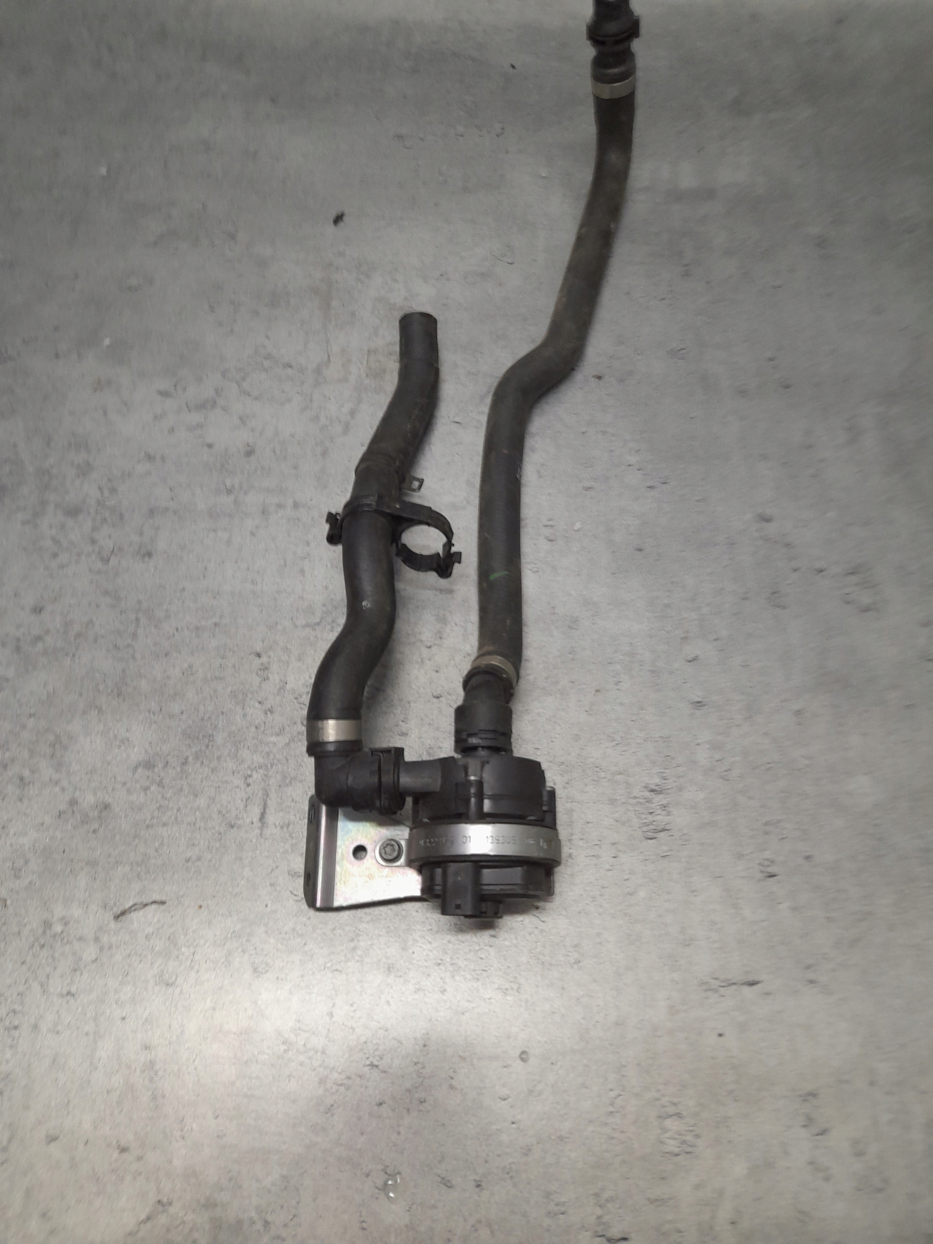 9147359 - Дополнительный водяной насос BMW F80