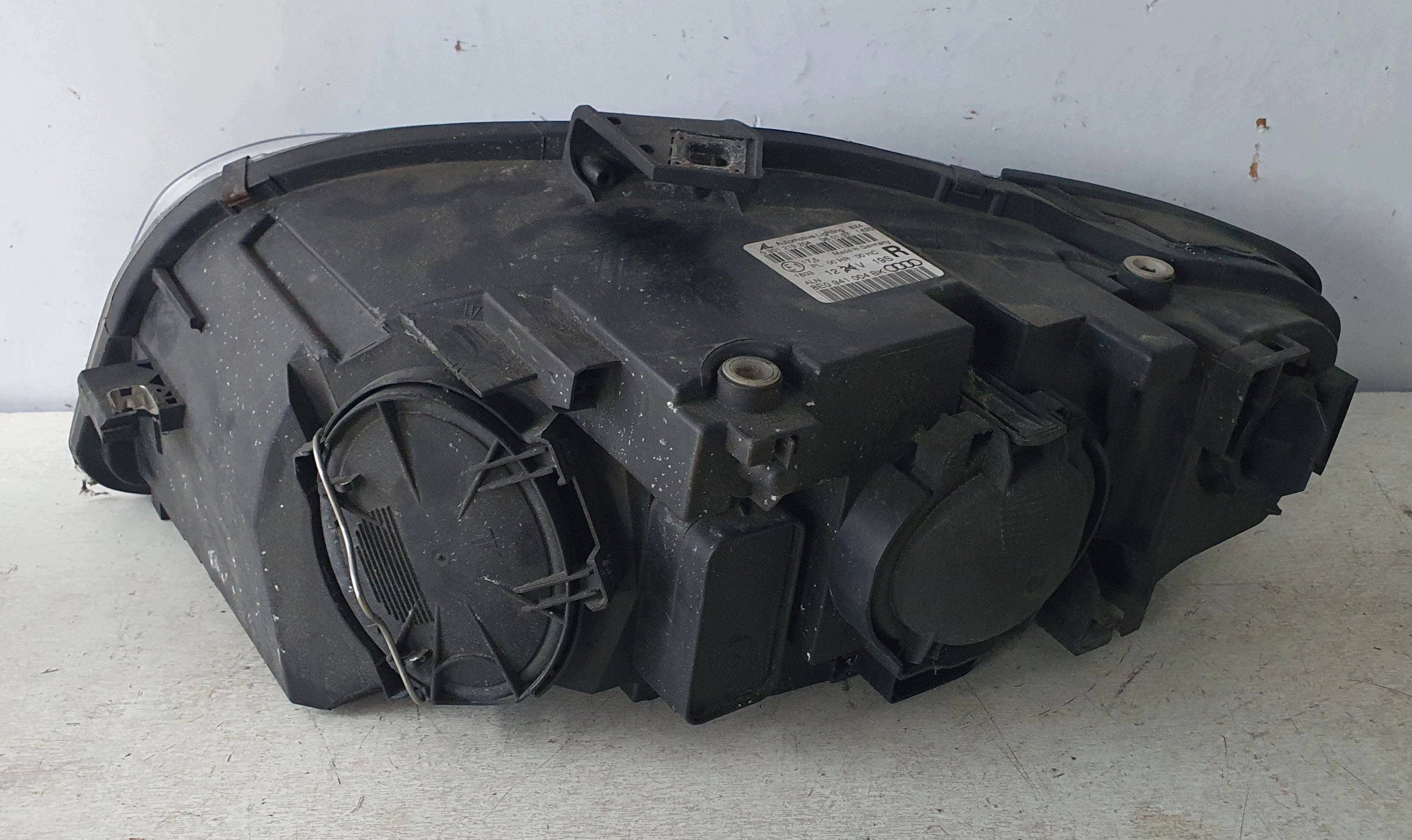 AUDI A4 B7 04-08 light right front EUROPA original 8E0941004BK