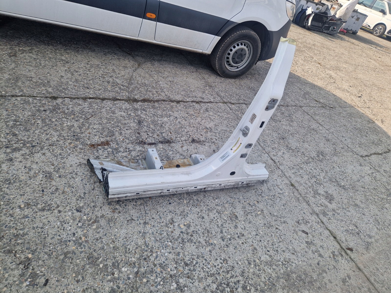 DODGE CHARGER 2015- left pillar B central threshold PW7