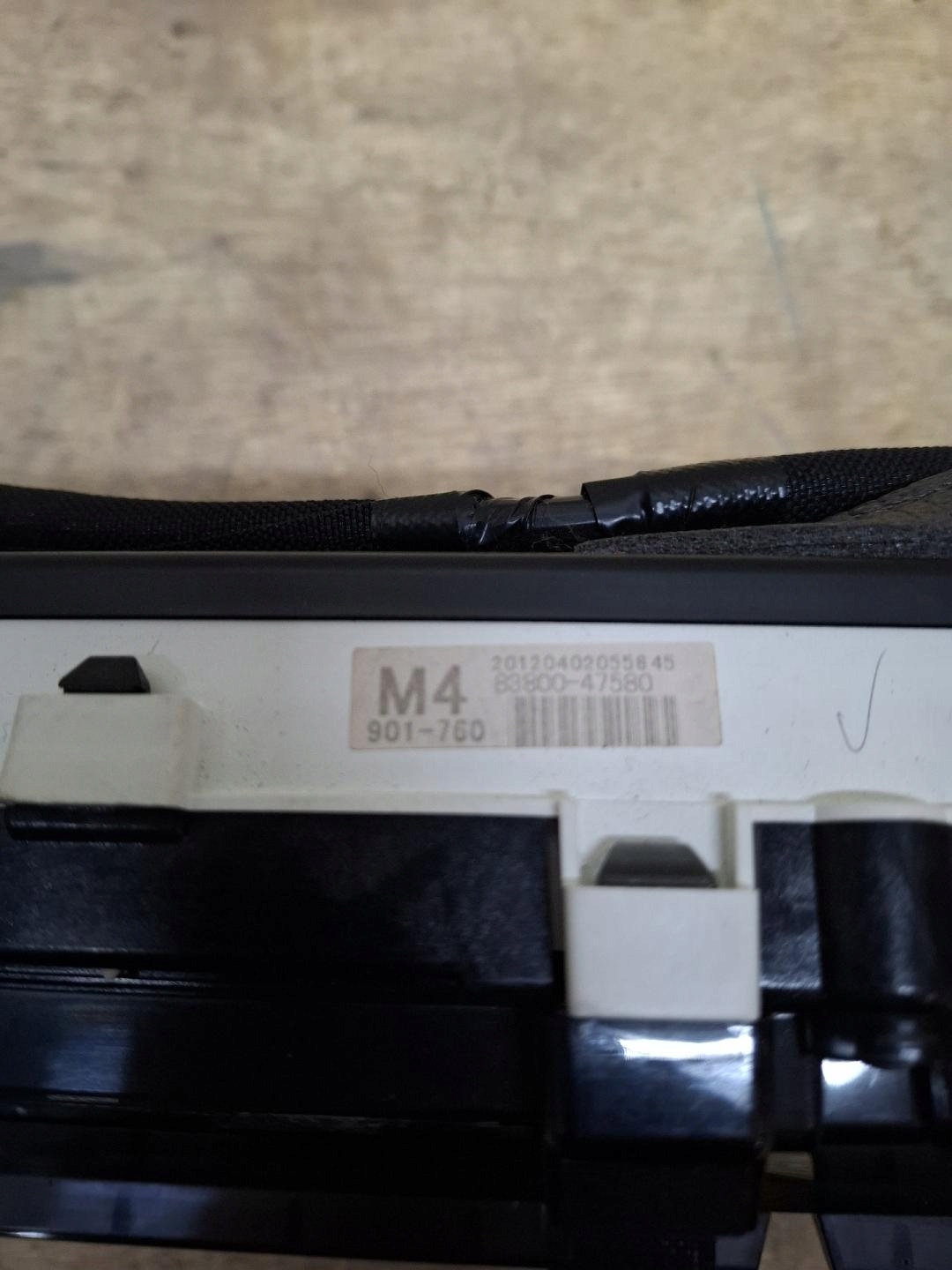 dials Toyota Prius plus ZVW40 2012 83800-47580