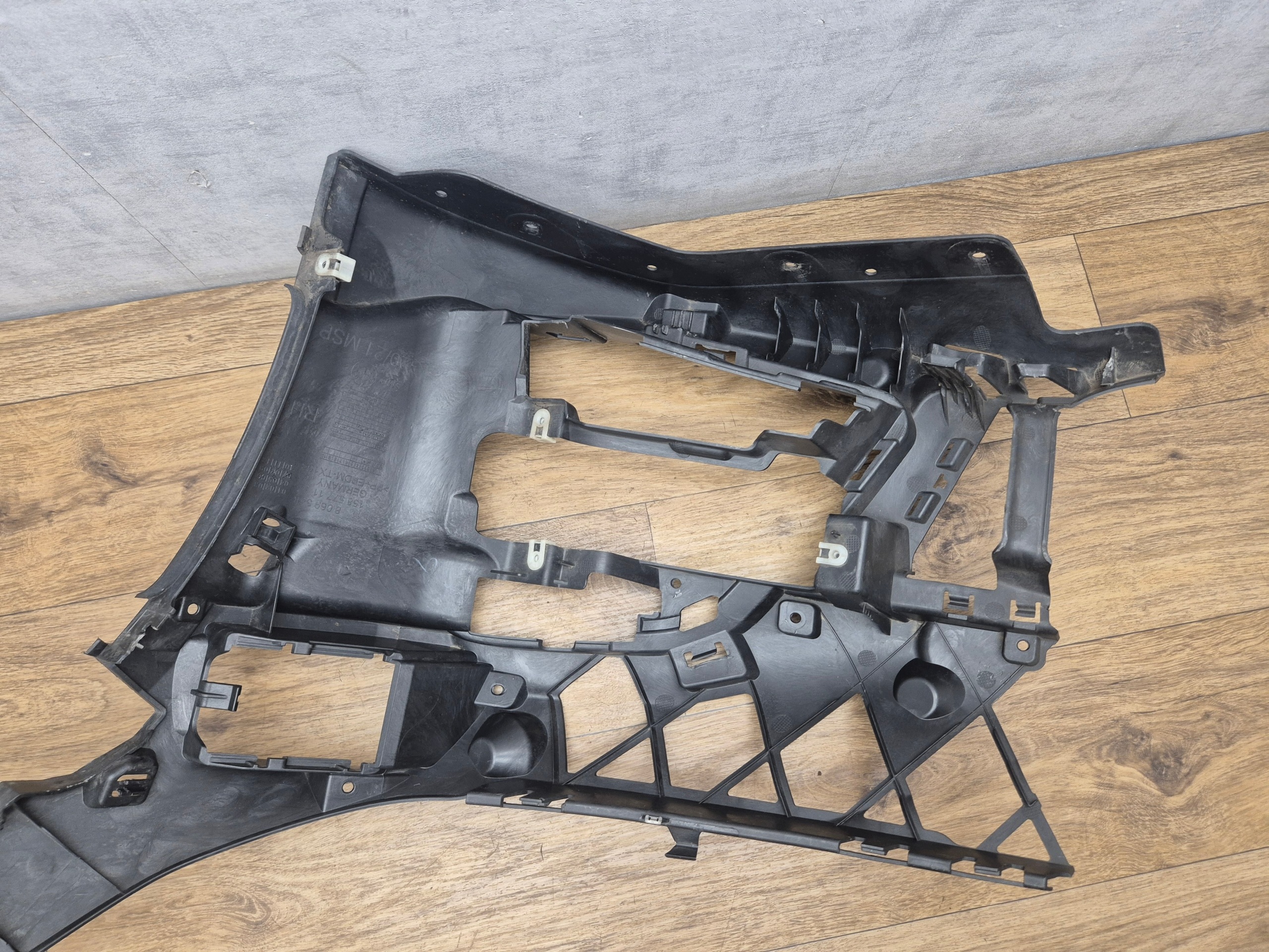 BMW 3 G20 G21 right bumper bracket front m-packet bracket holder 8069348