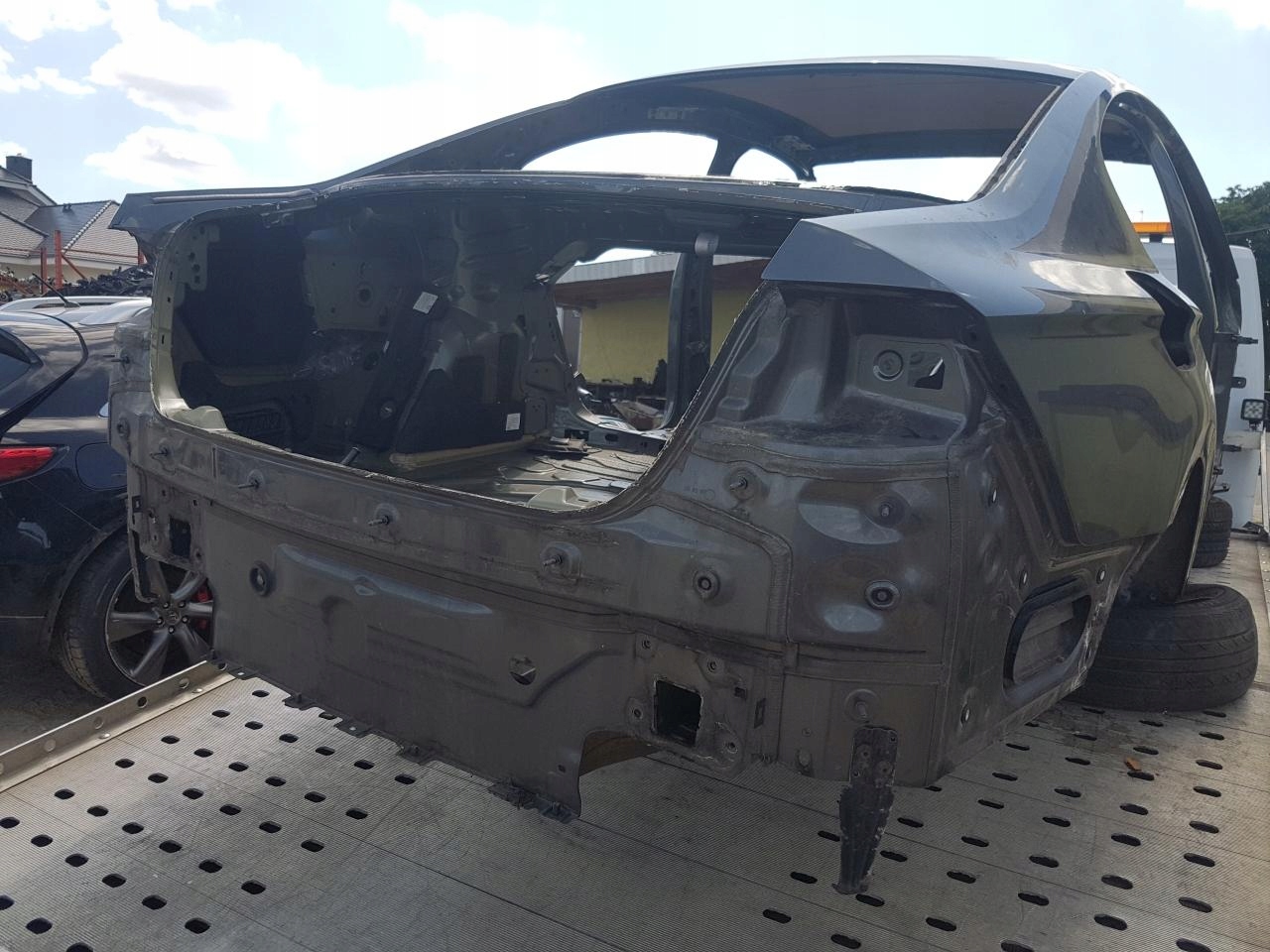 DUPA PAS TYLNY BŁOTNIKI ĆWIARTKA SEDAN PASSAT B8