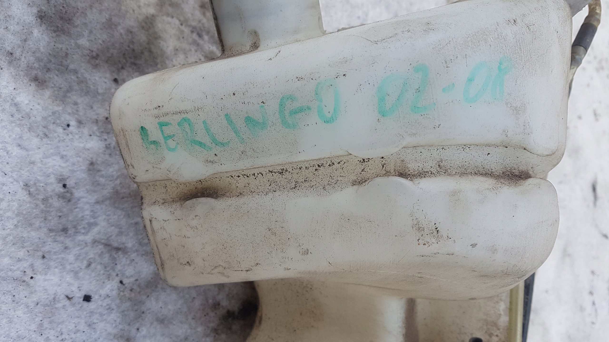 ZBIORNICZEK SPRYSKIWACZY CITROEN BERLINGO II Producent części Citroen OE