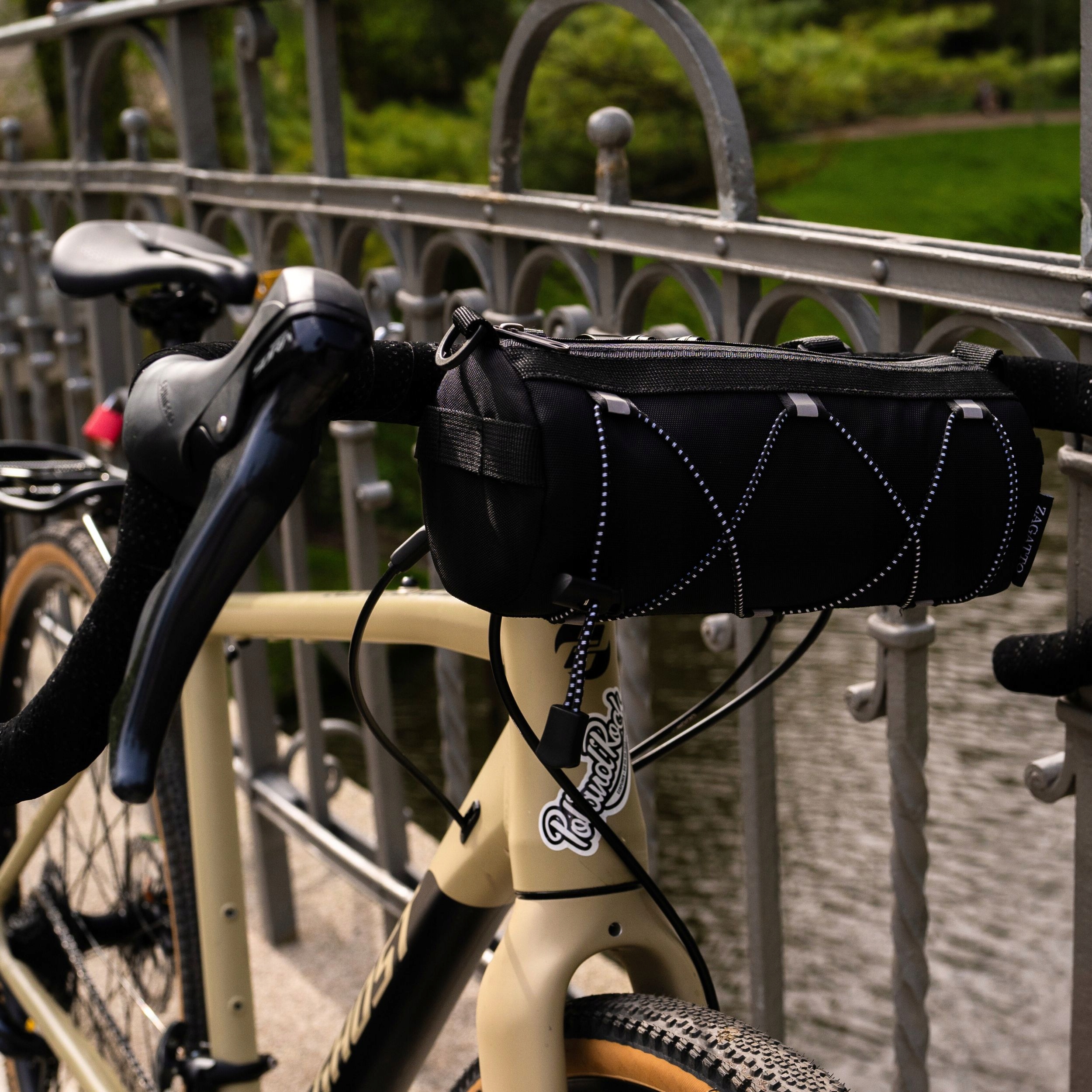 Sakwa rowerowa na kierownicę przednia torba na rower pojemna tuba Materiał dominujący codura