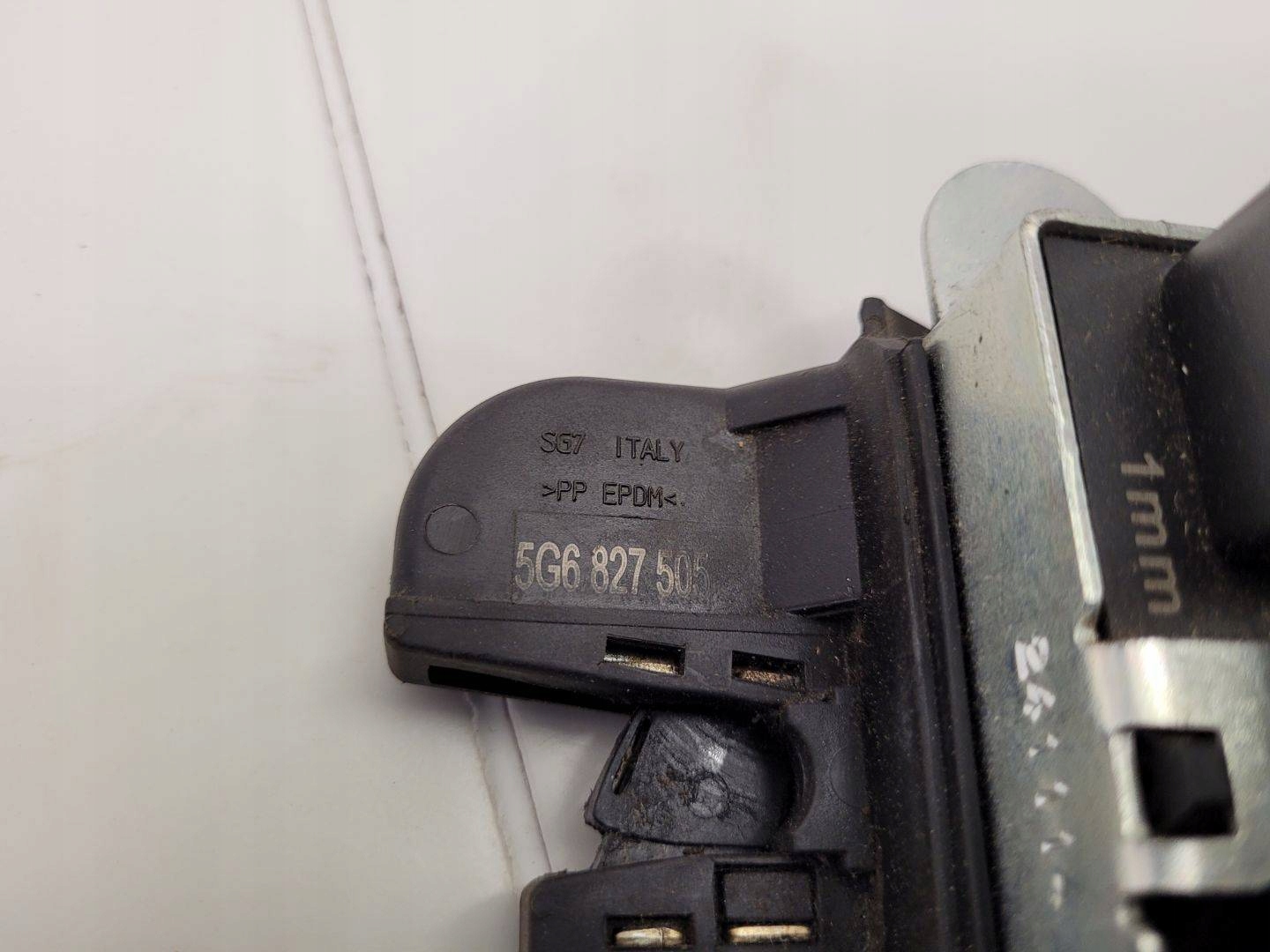 lock bonnet boot Volkswagen Golf 7 2015 5G6827505