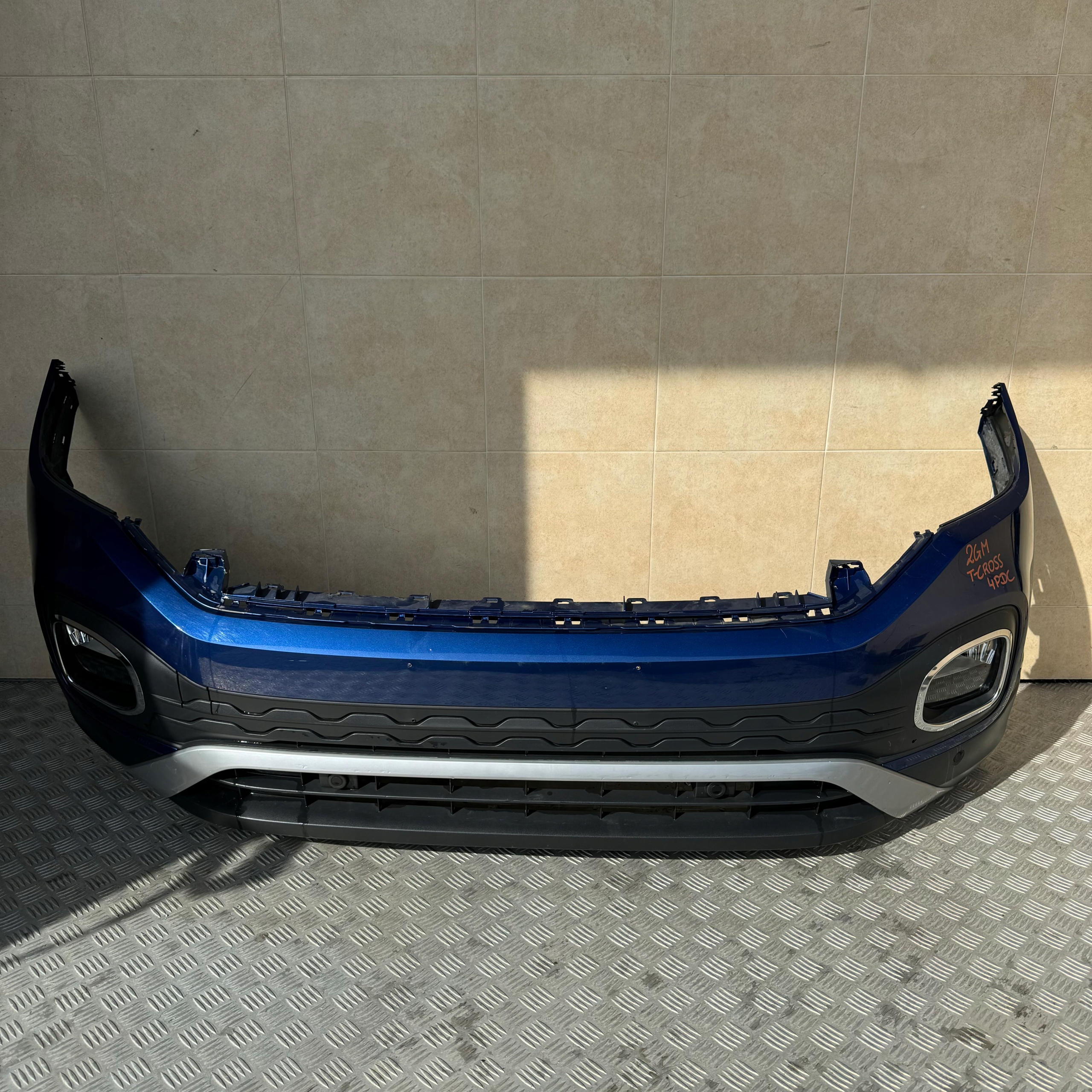 FRONT BUMPER COMPLETE VW VOLKSWAGEN T-CROSS 2GM 4 PDC 2019 ROK