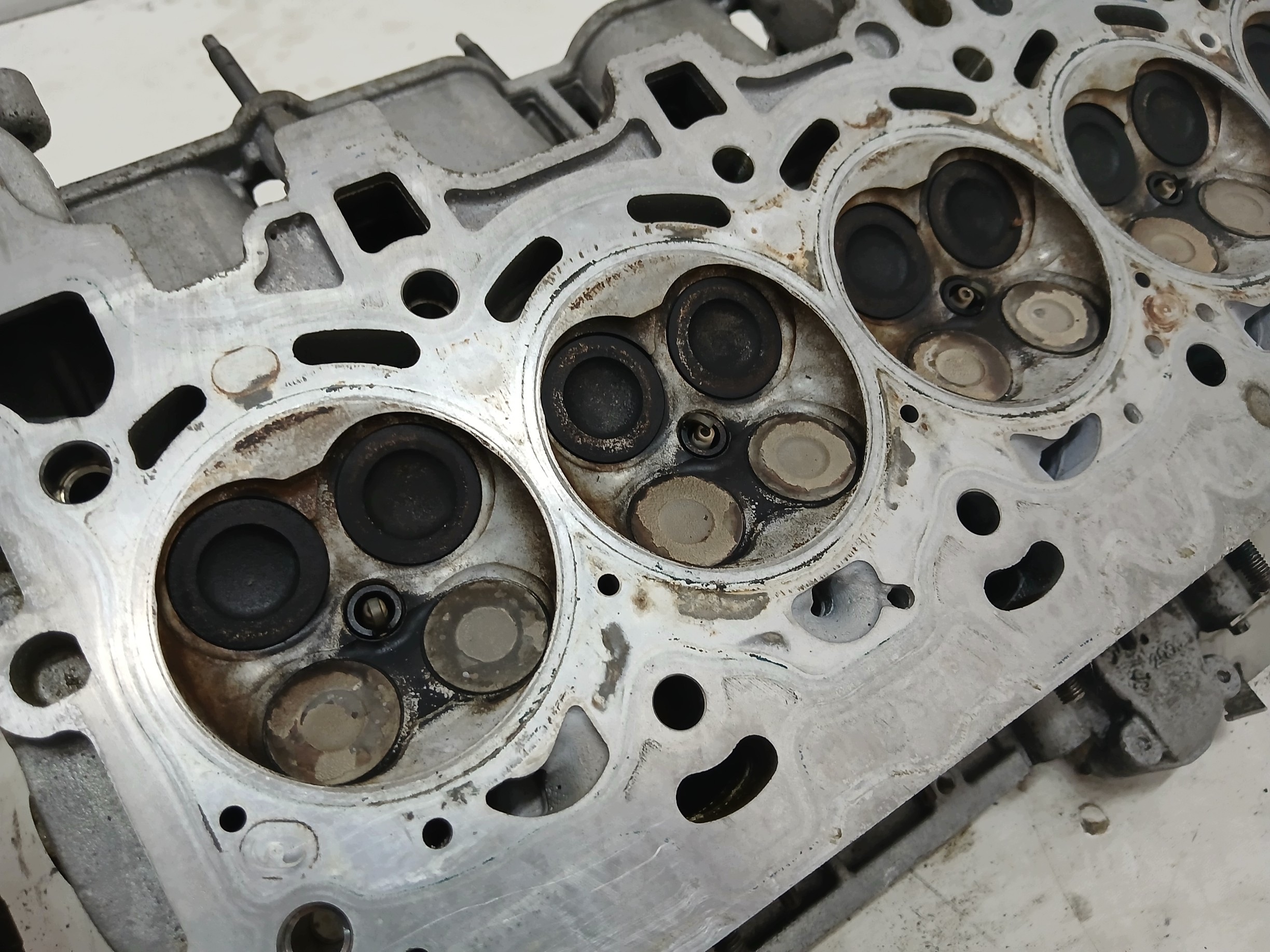 head. BMW E90 N52B25A OE 7535329