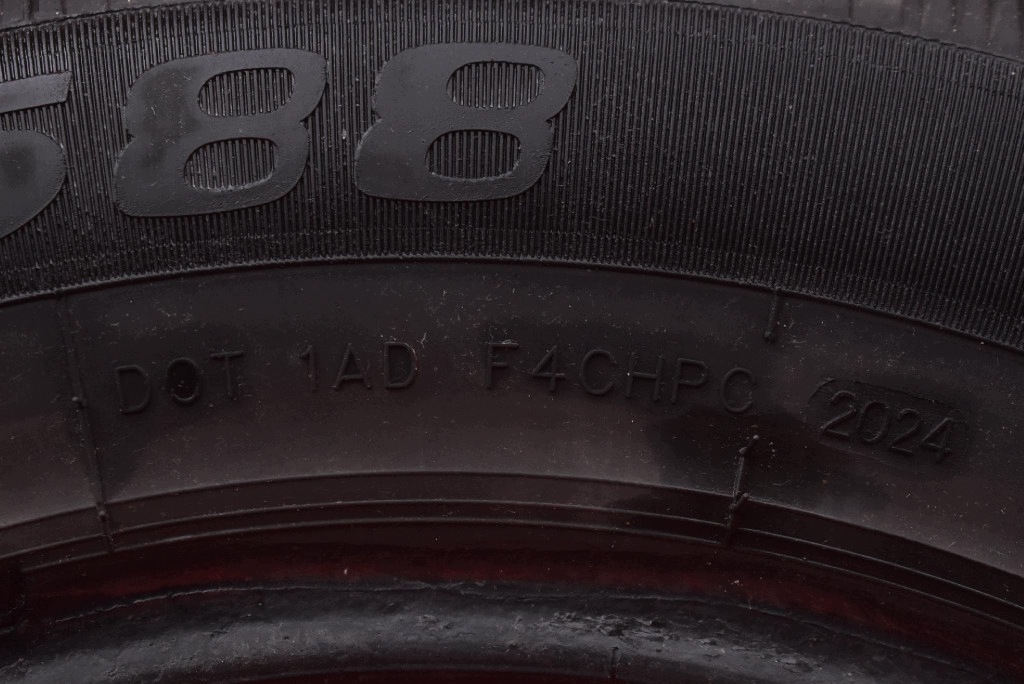 tyre tyres 2 pcs OVATION winter 195/65/15 24R