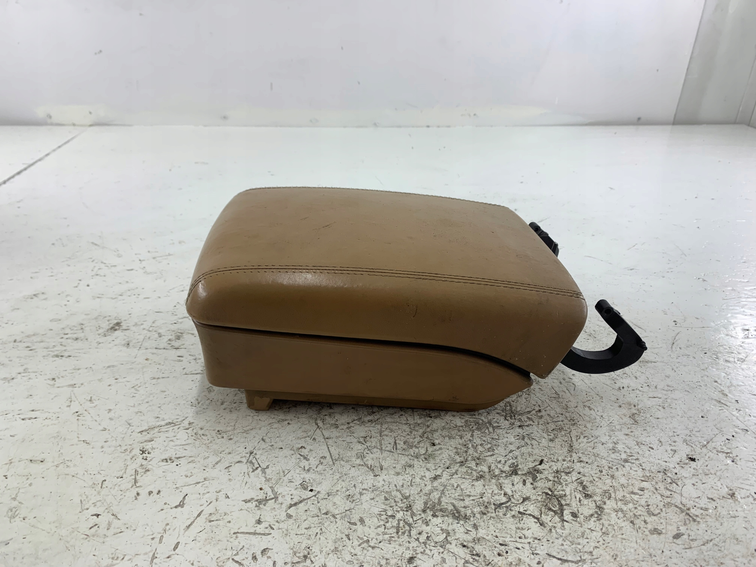 PORSCHE CAYENNE and armrest passenger compartment BRAZOWY