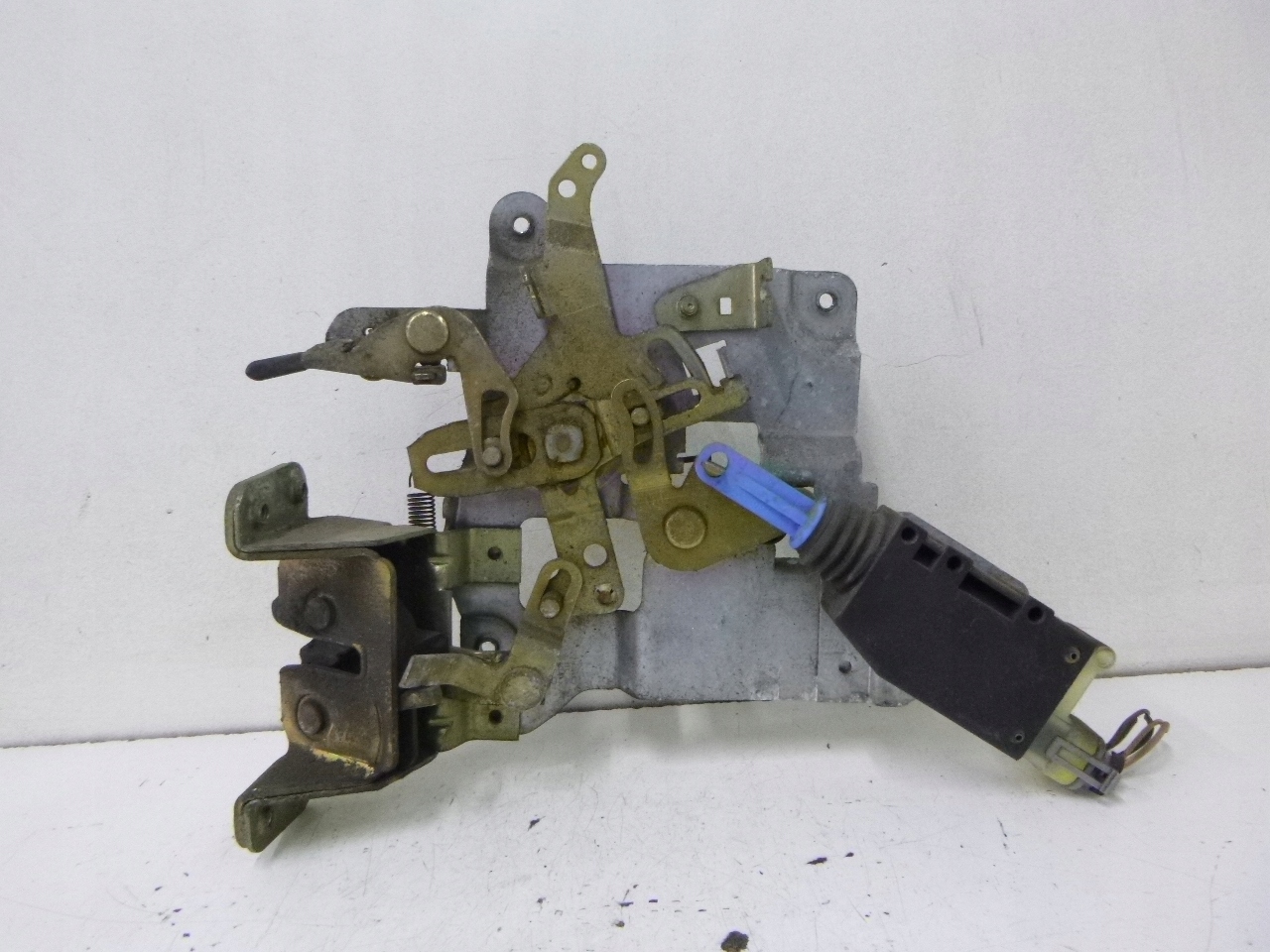 lock door rear part left Opel Sintra 1998 1101215