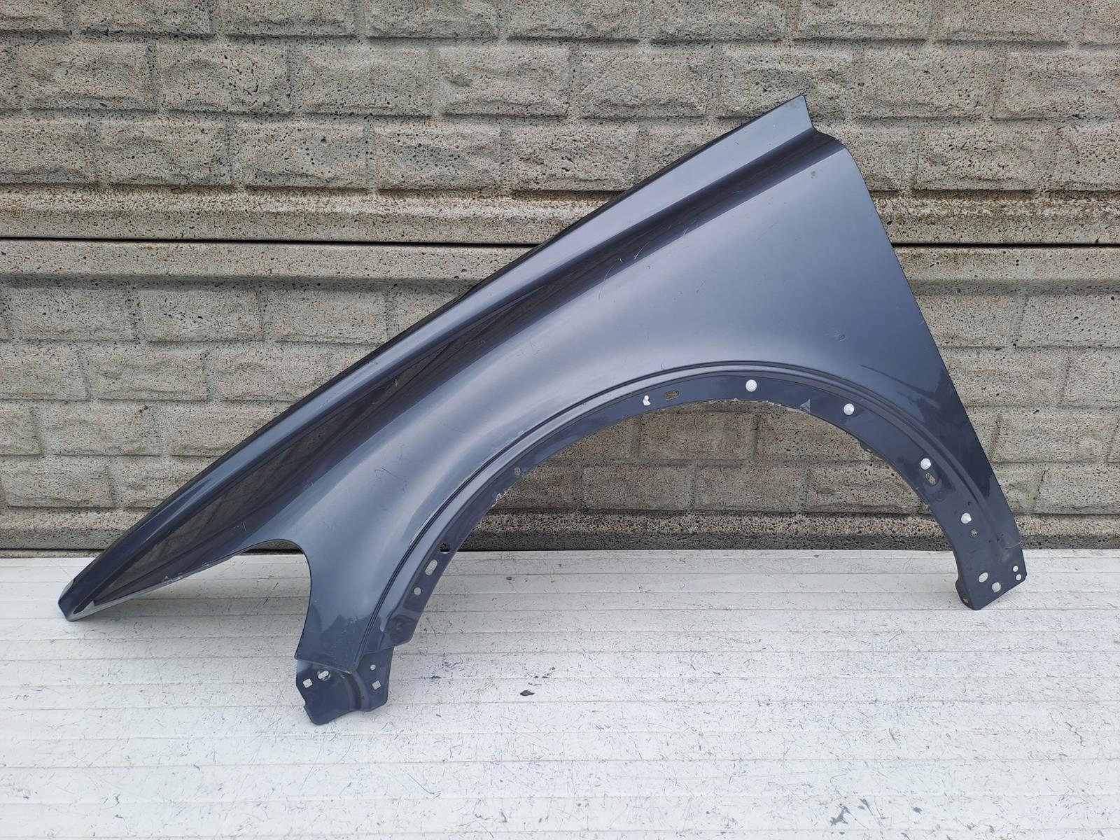 VOLVO C30 C 30 06-10 BŁOTNIK PRZEDNI LEWY