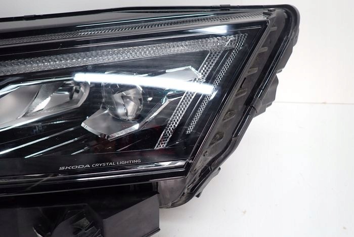 SKODA OCTAVIA IV CRYSTAL LIGHTING LIFT 23- reflektor left light left