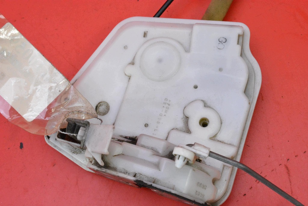 lock door left front front EU G04-G10-L1 MAZDA 2 II DE 5D HB 07-10