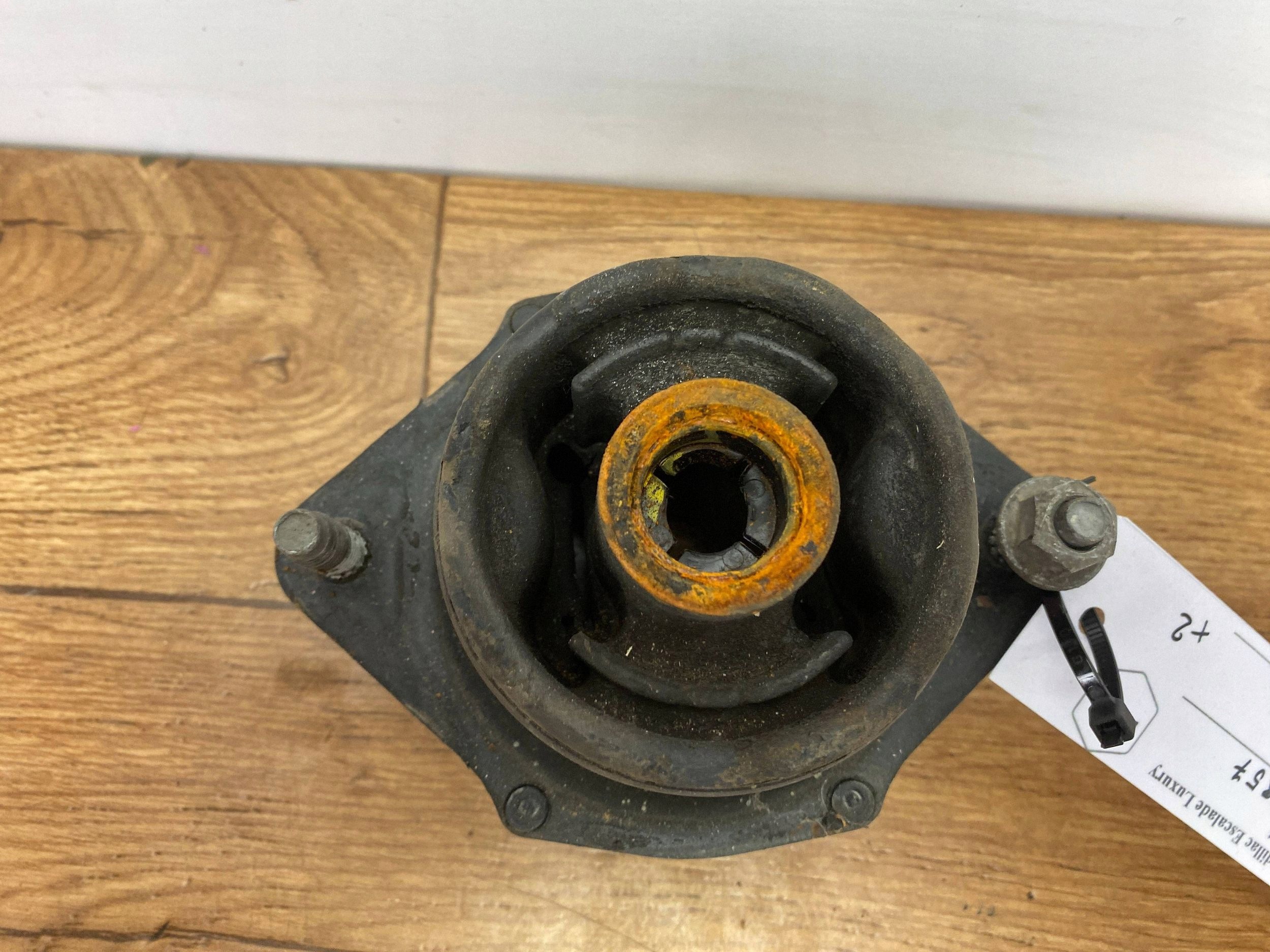 engine mount Cadillac Escalade IV 2015