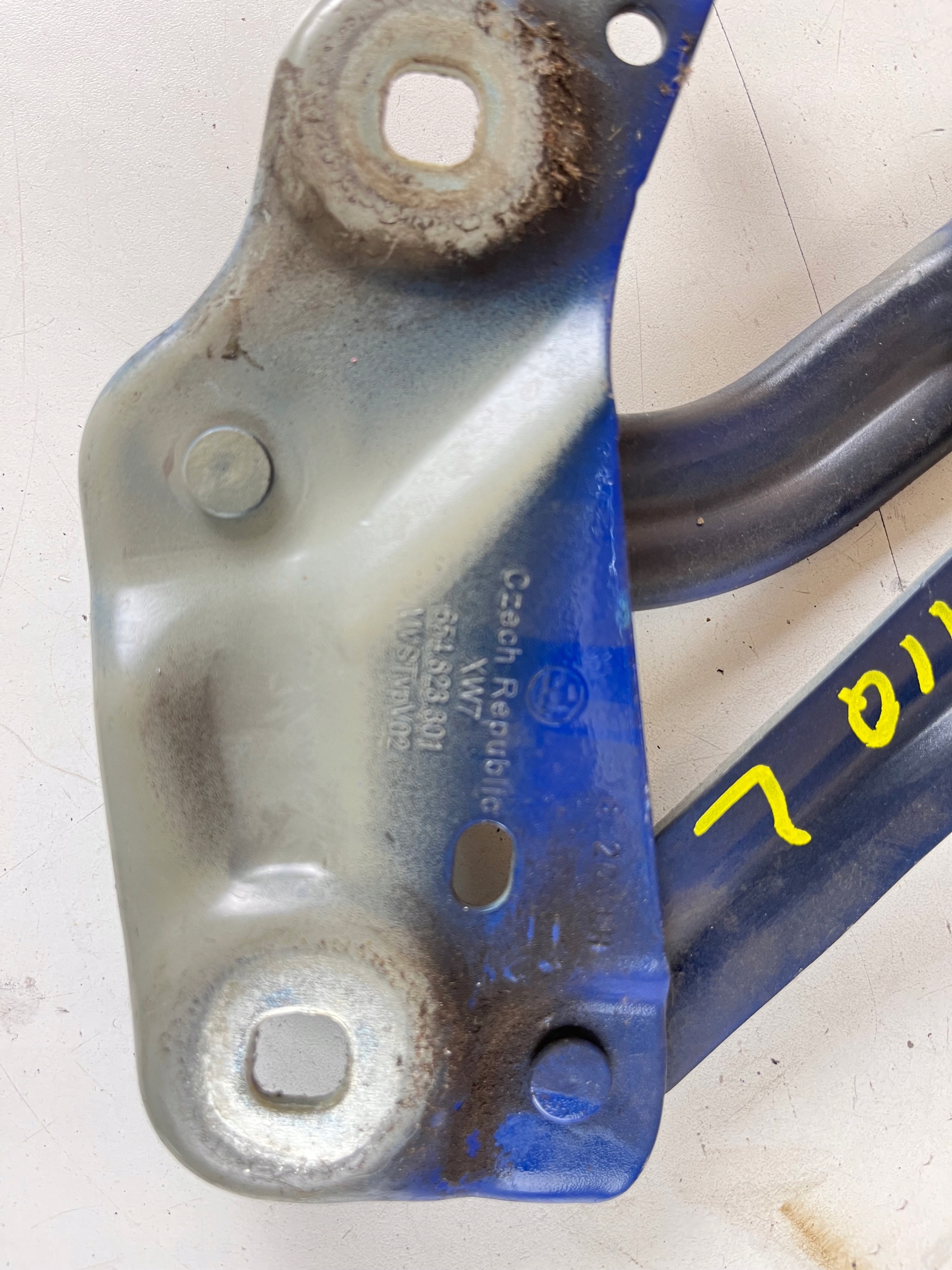 hinge bonnets left SKODA KAMIQ 654823301