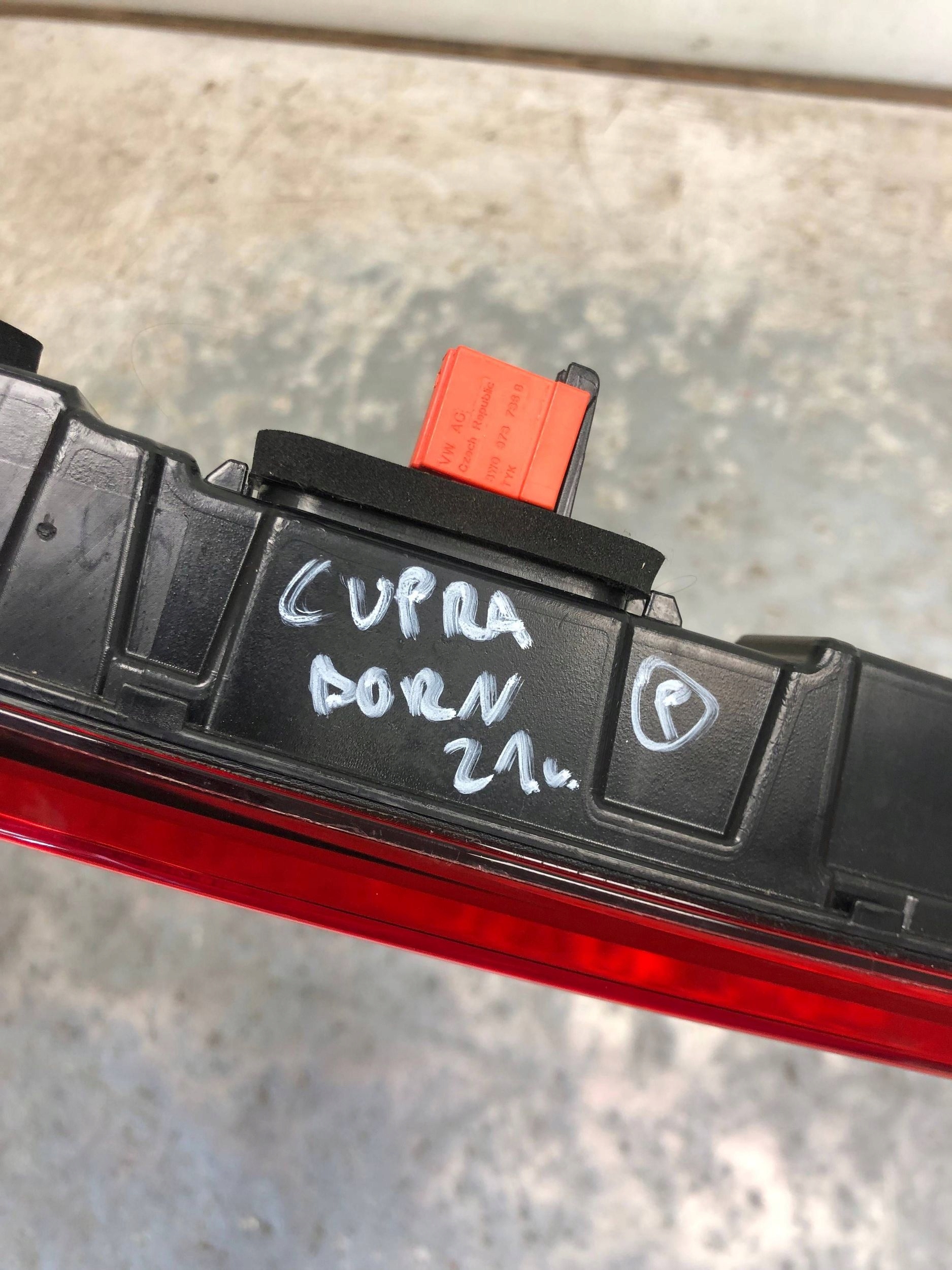 light cap bonnet LED CUPRA BORN 10F945093