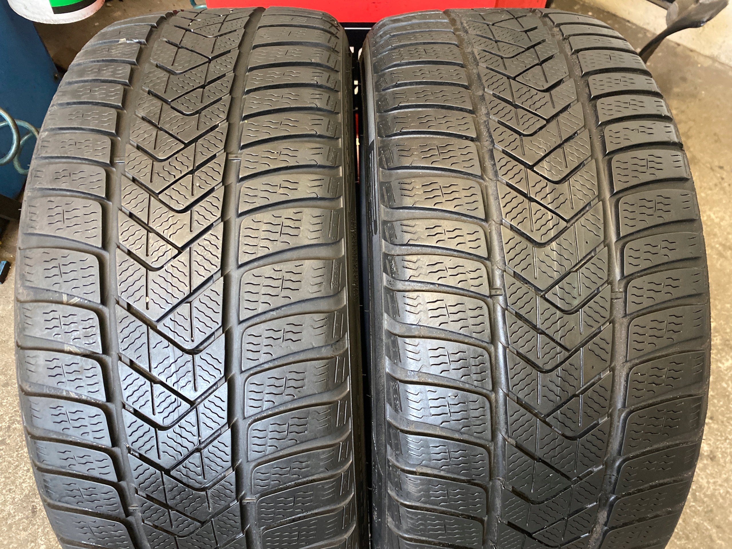 2 tyres winter 235/35R20 Pirelli Winter Sottozero 3 6mm