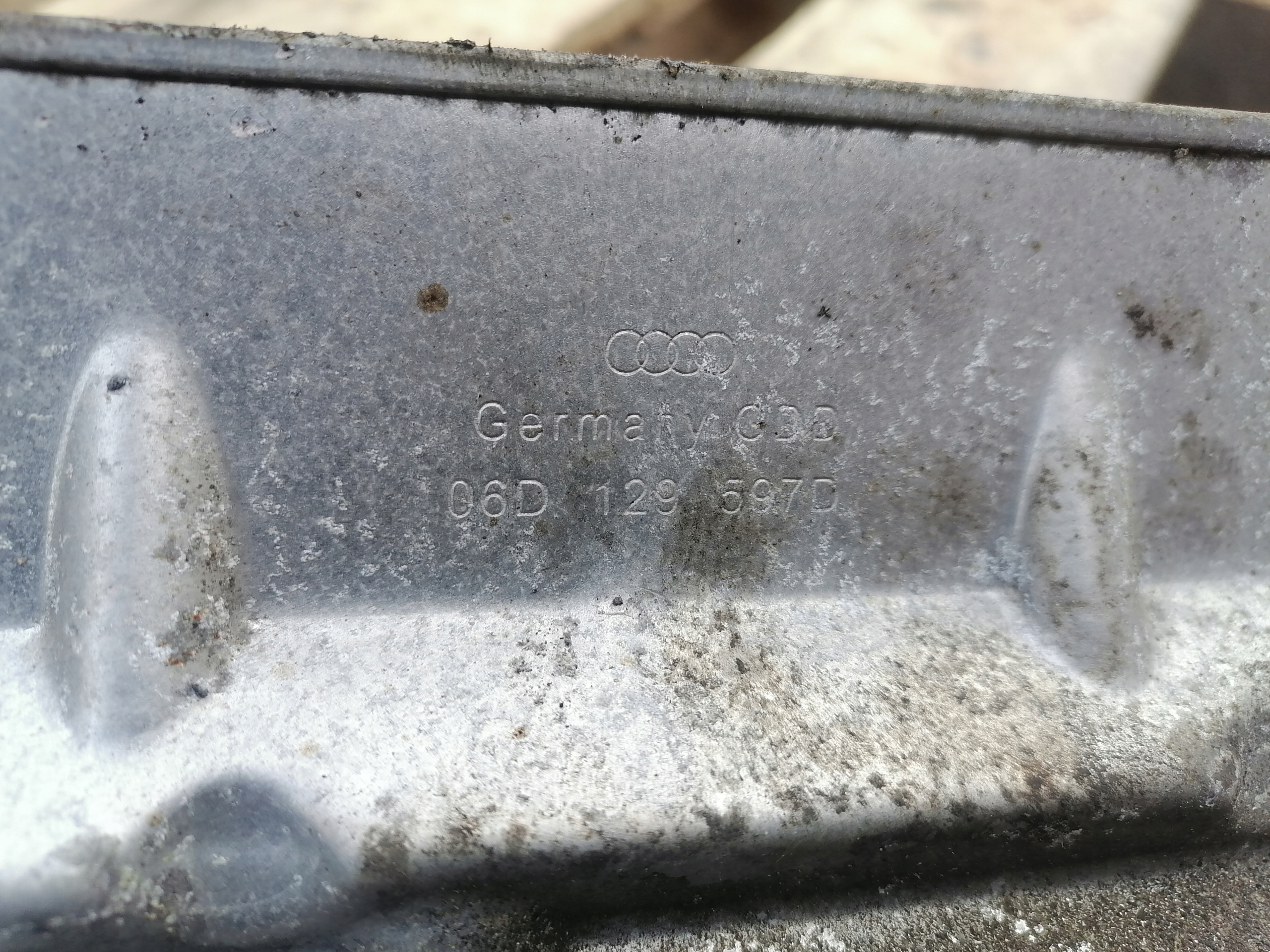 Blende Abdeckung TERMICZNA AUDI A6 C6 06D129597D
