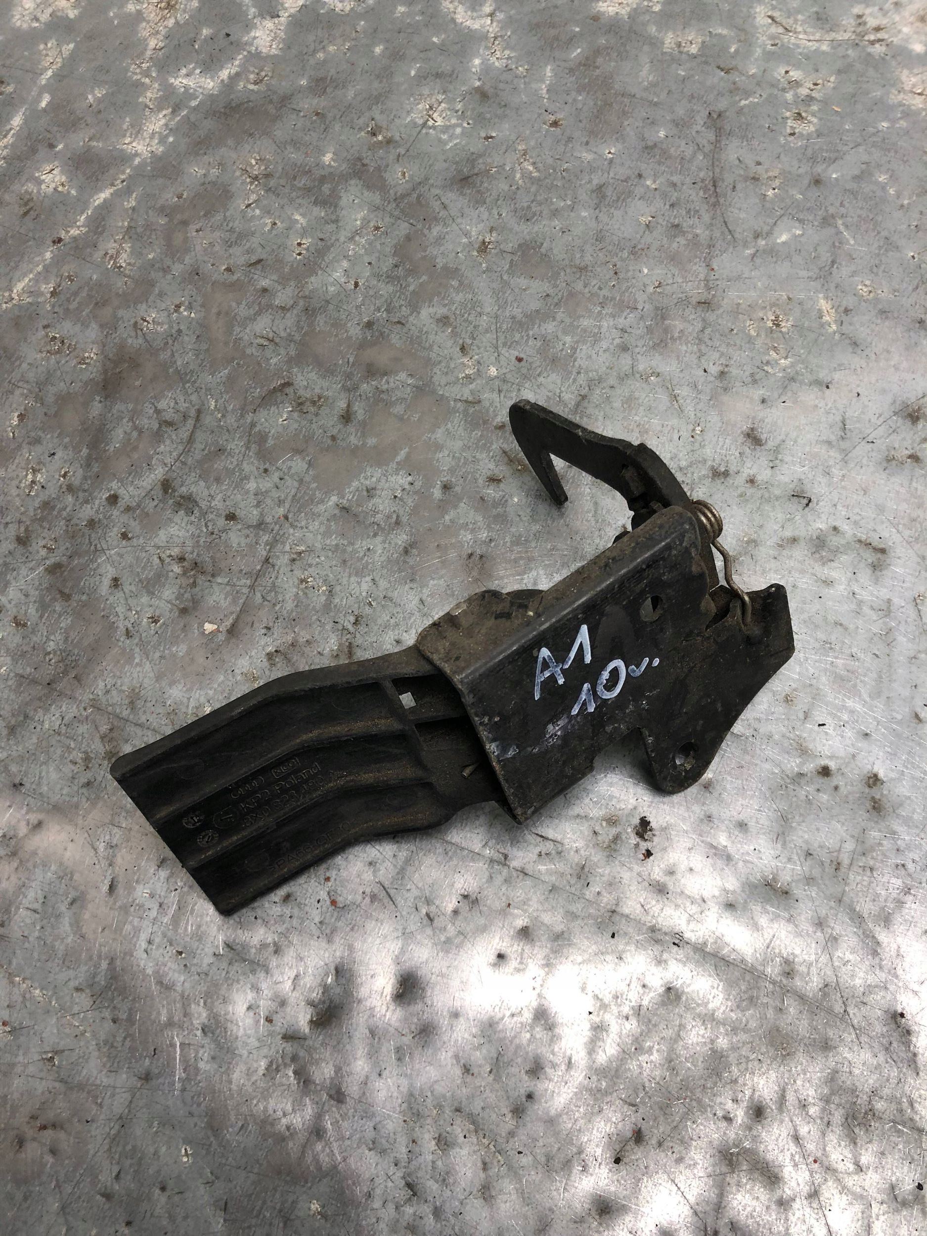 lock RYGIEL bonnets AUDI A1 8X0823480A