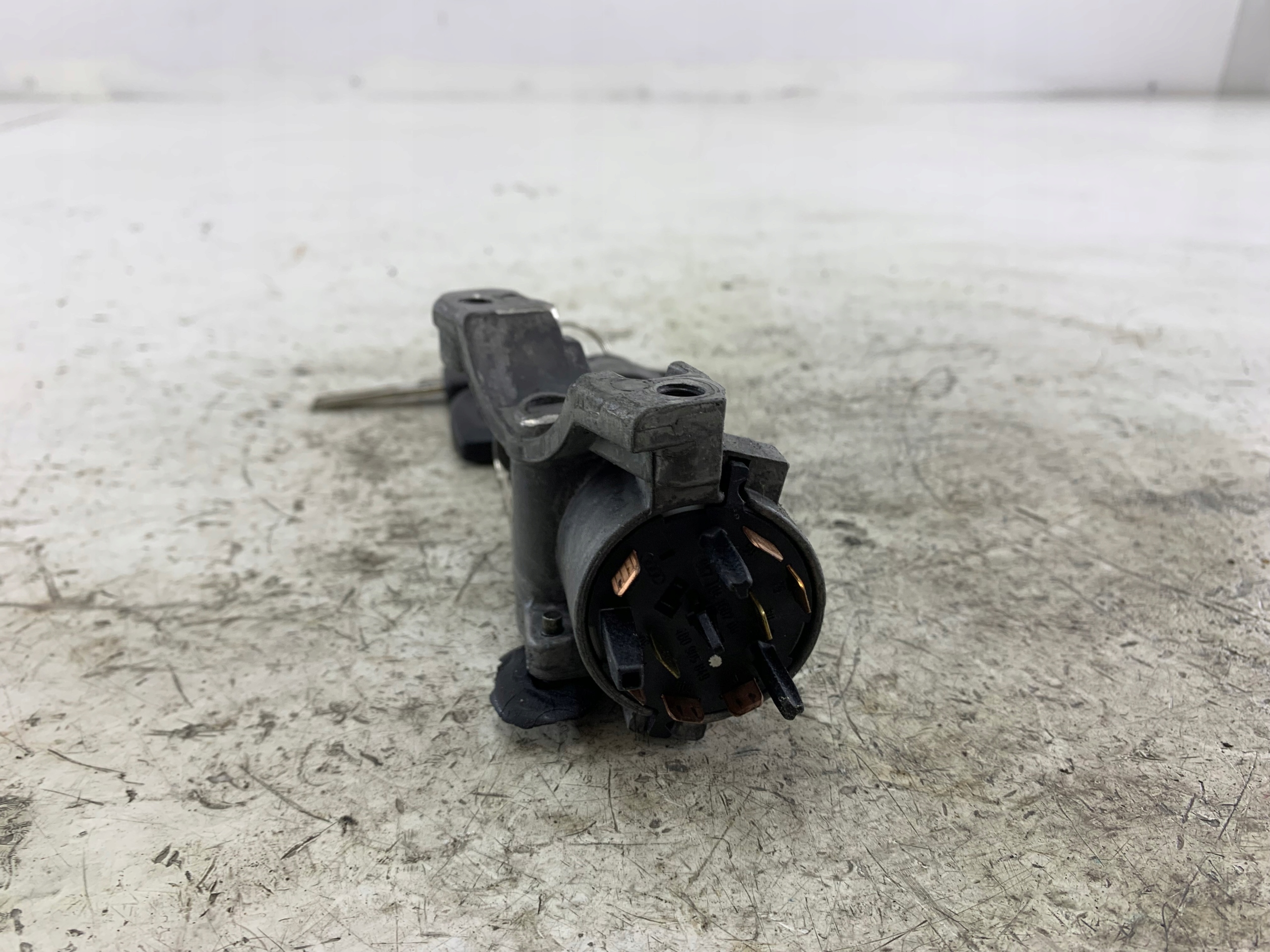 VW PASSAT B5 GOLF IV ignition + key GROT 4B0905851C
