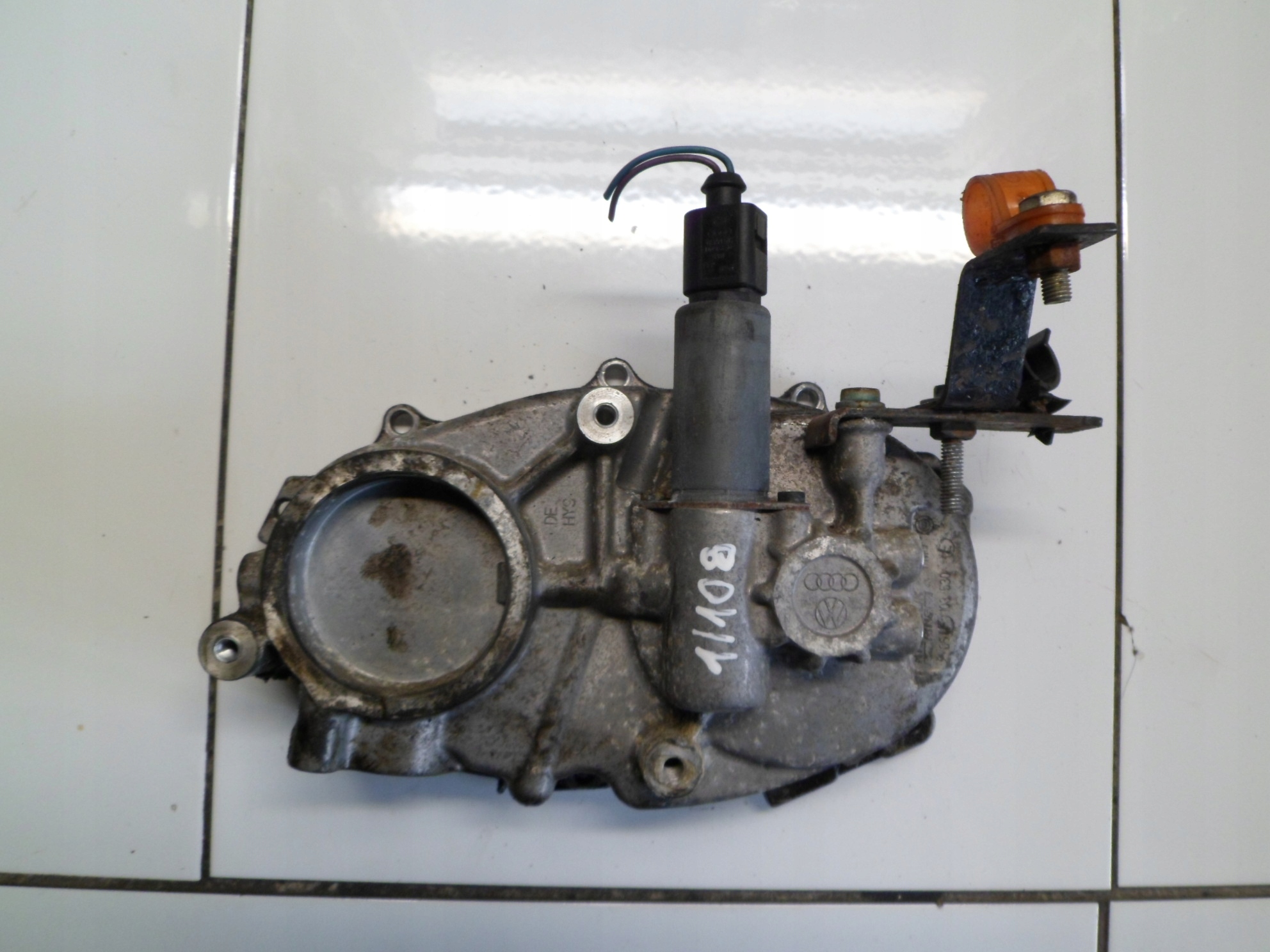 VW GOLF V 2.0TFSI obal POMPY VACUM 06F103530E