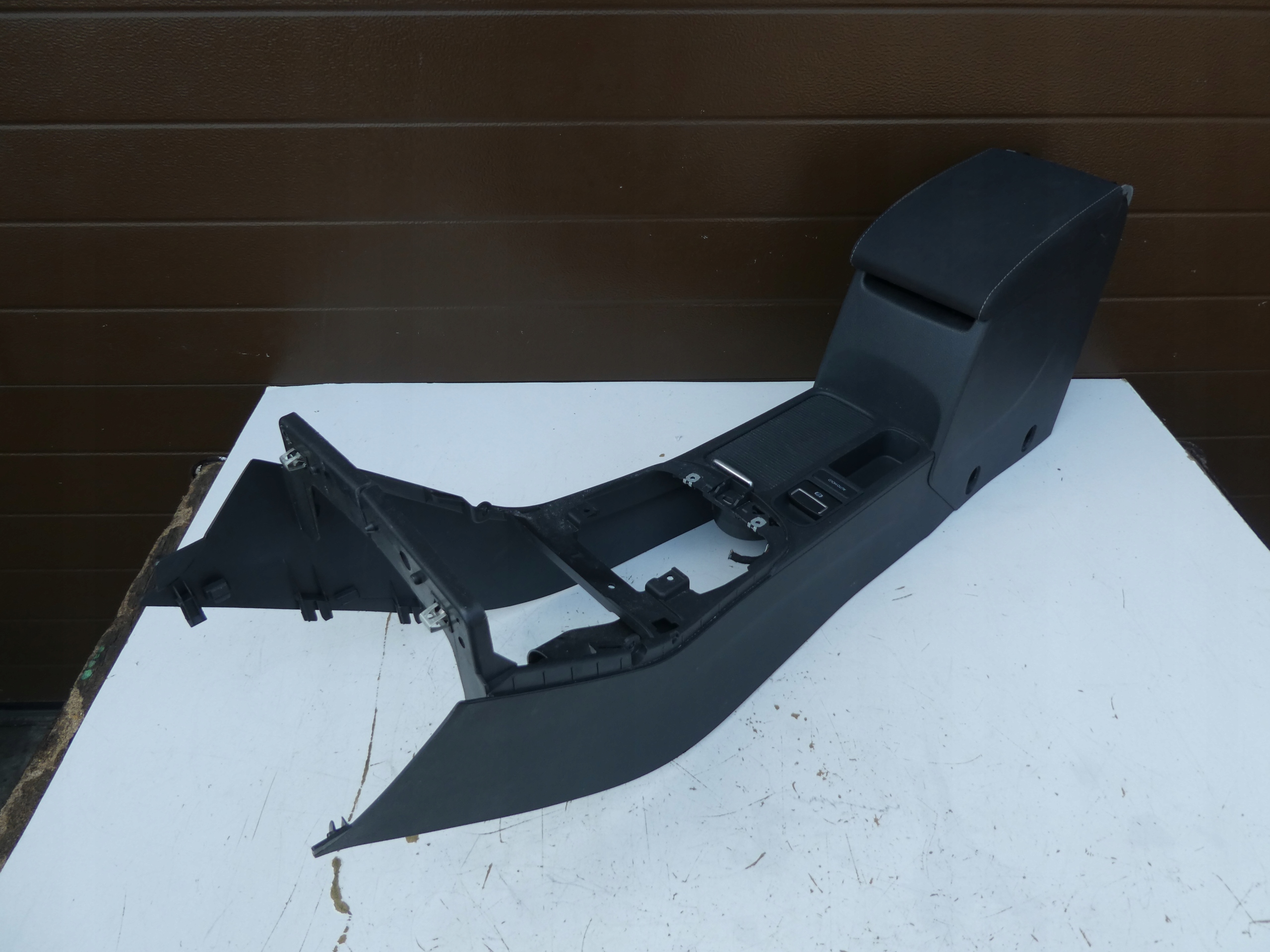 TUNEL armrest VW TIGUAN plus 5M0864207F