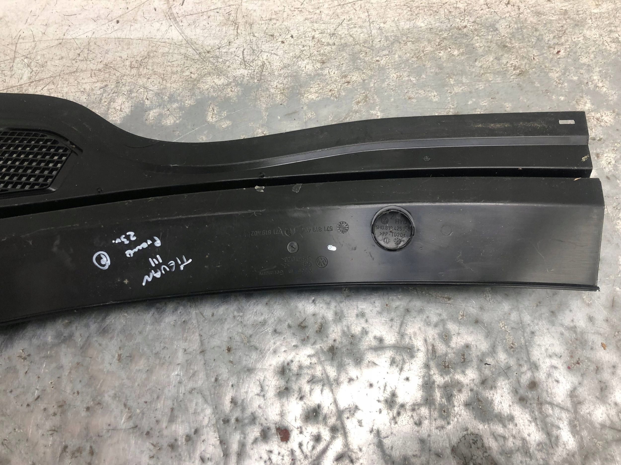torpedo right VW TIGUAN III 571819402B