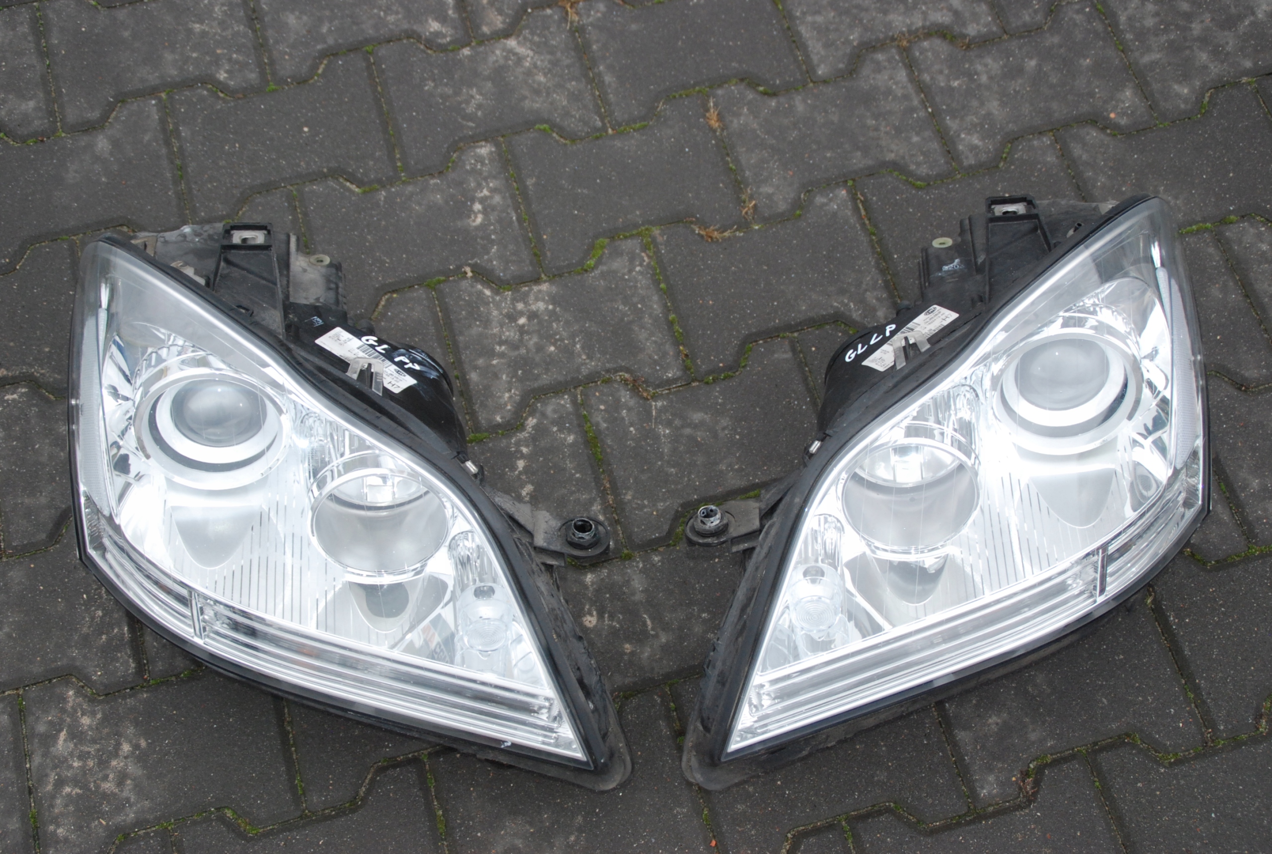 REFLEKTOR KOMPLET LAMPA PRZÓD MERCEDES GL X164 UK Strona zabudowy lewa