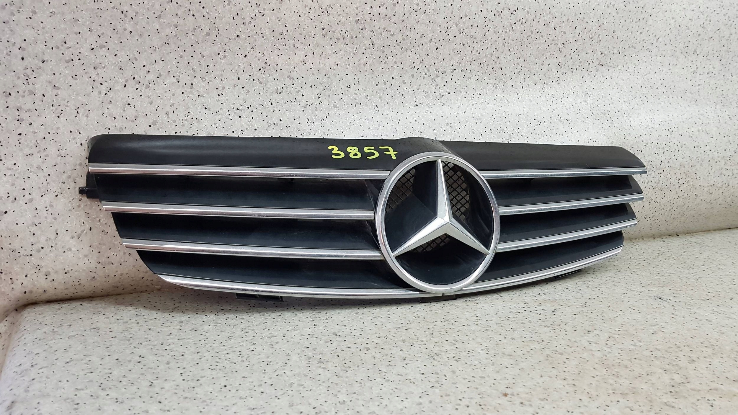 MERCEDES CLK A209 C209 2003 - grill grille A2098800183